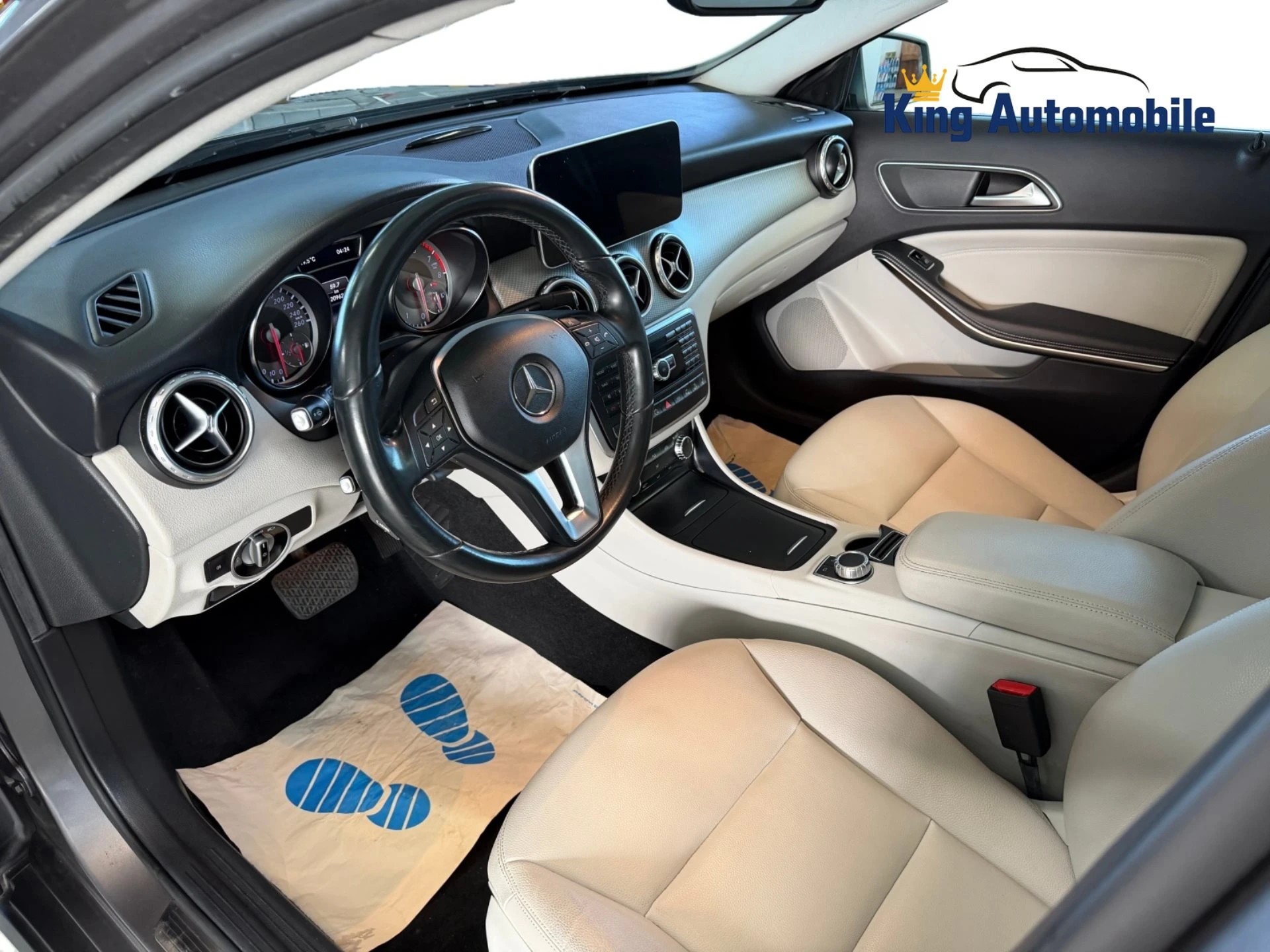 MERCEDES-BENZ GLA 250 4Matic 7G-DCT | Frisch MFK | Pano Dach | Leder | Carplay-image-7
