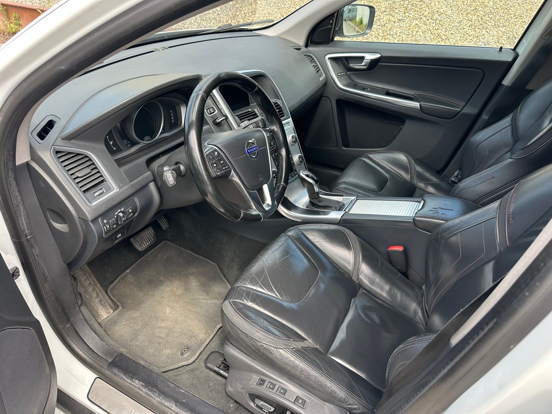 VOLVO XC60 D4 AWD OceanRace Geartronic-image-8