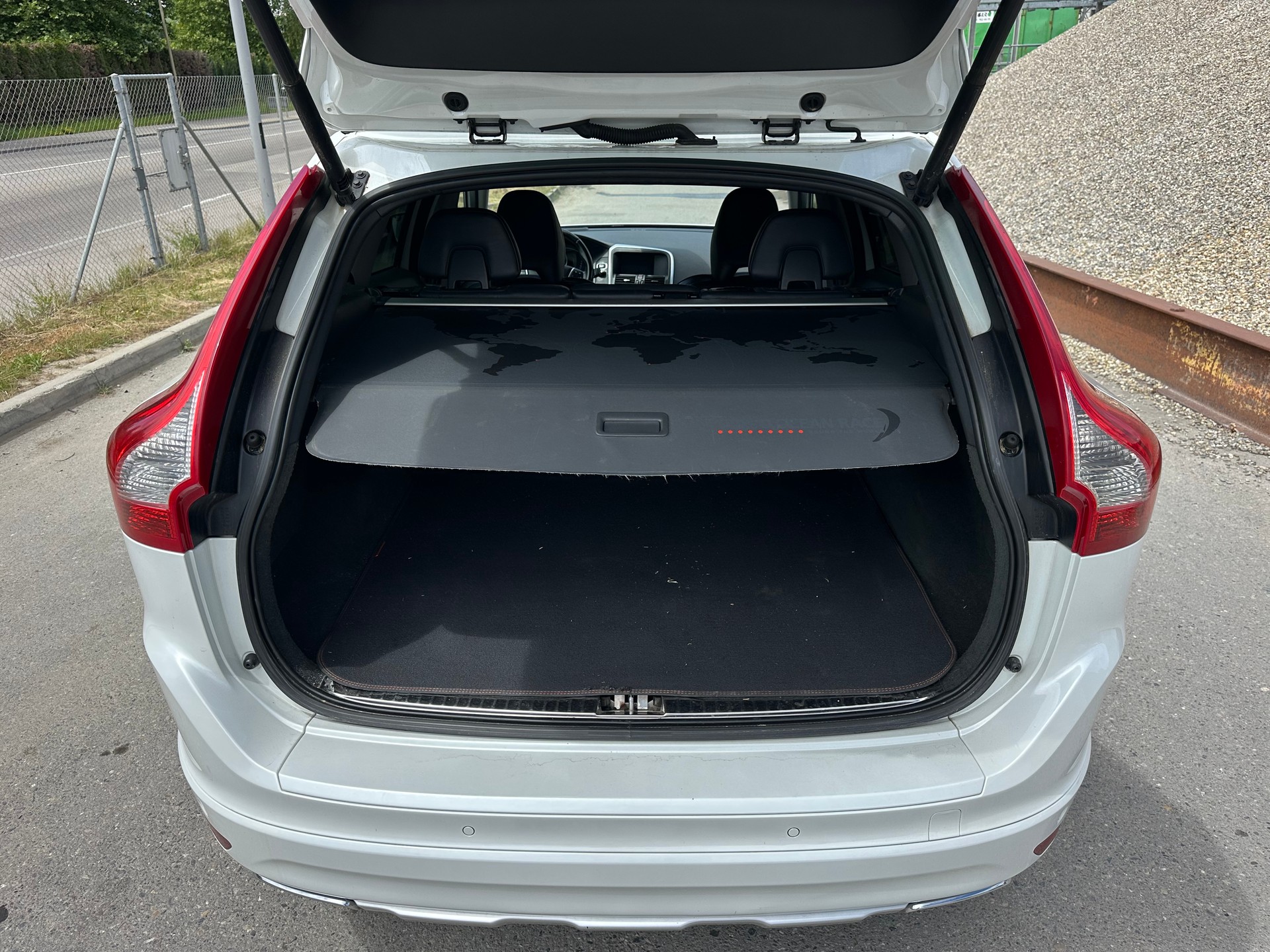 VOLVO XC60 D4 AWD OceanRace Geartronic-image-6