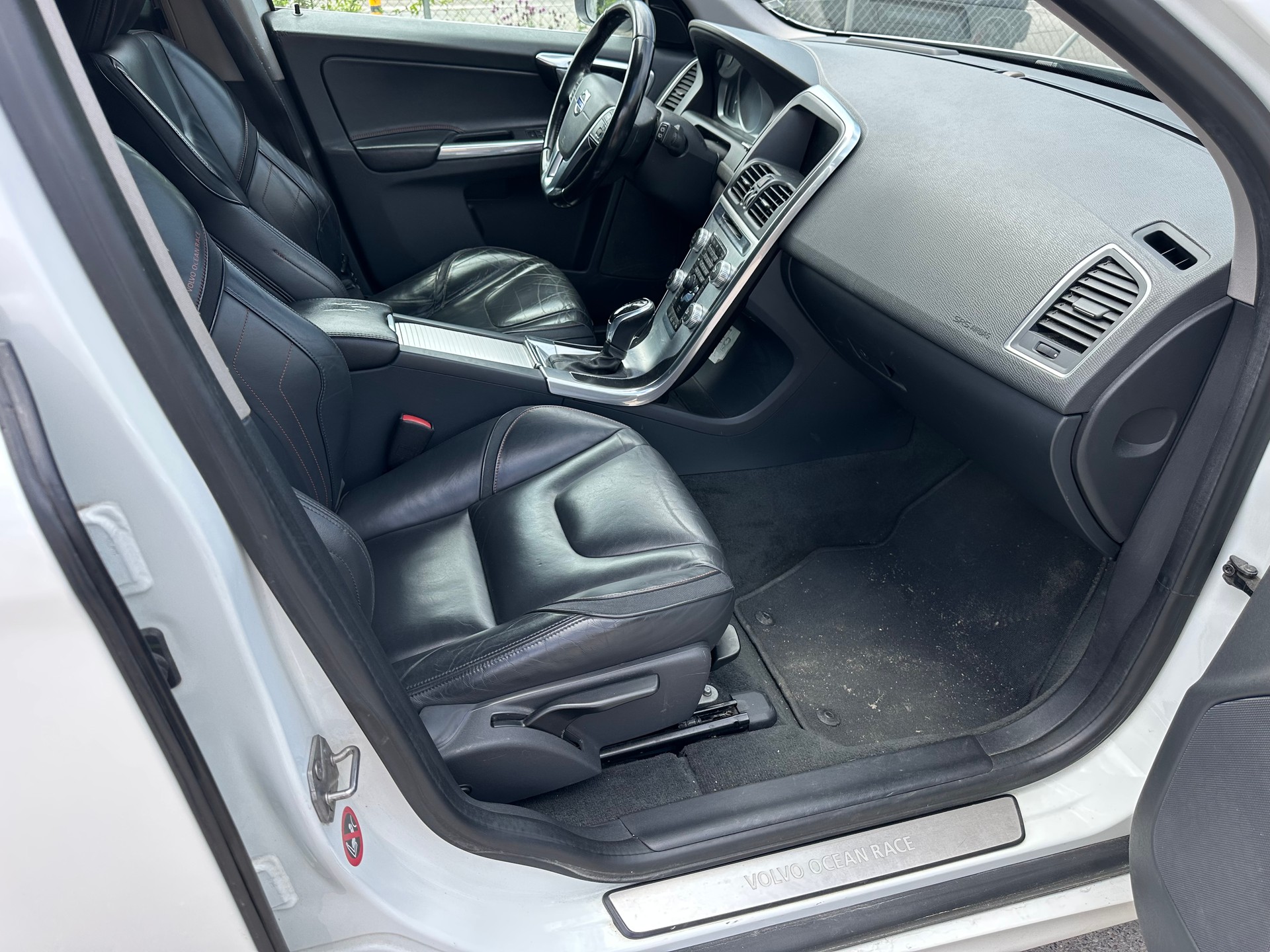 VOLVO XC60 D4 AWD OceanRace Geartronic-image-9