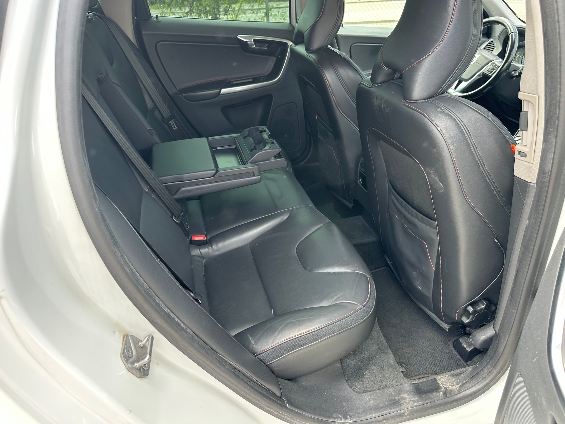 VOLVO XC60 D4 AWD OceanRace Geartronic-image-10