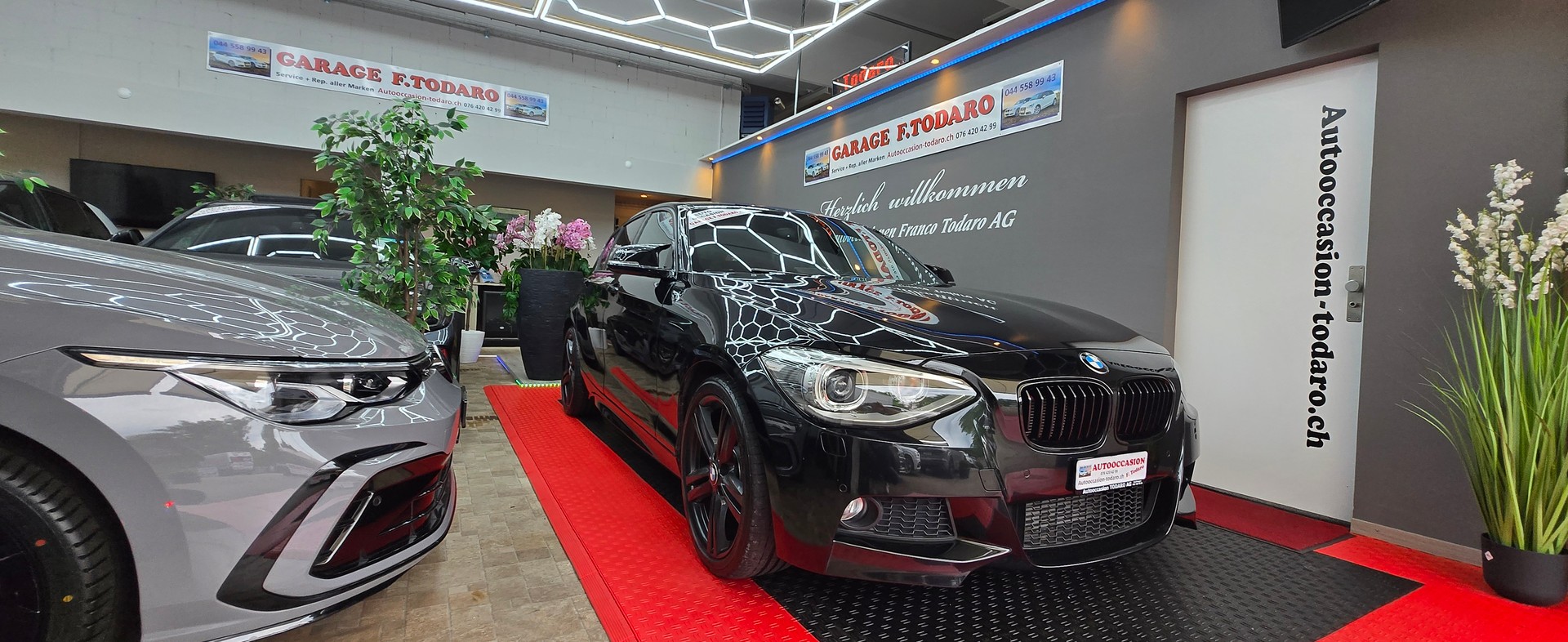 BMW 125i Steptronic-showroom-element-1