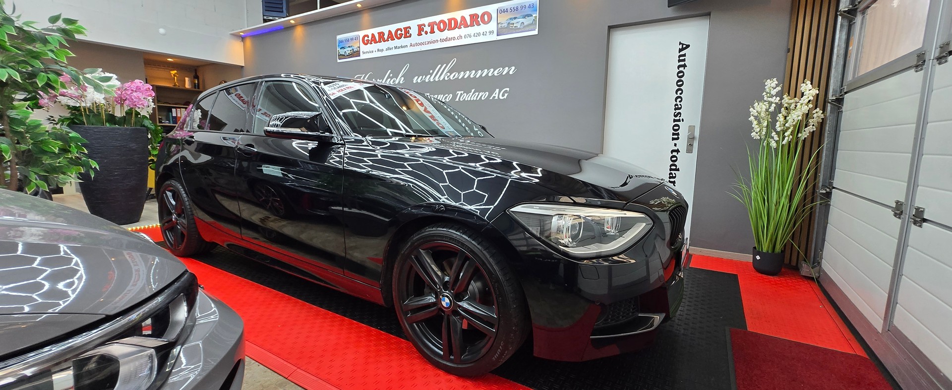BMW 125i Steptronic-showroom-element-3