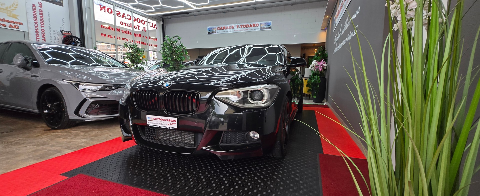 BMW 125i Steptronic-showroom-element-2