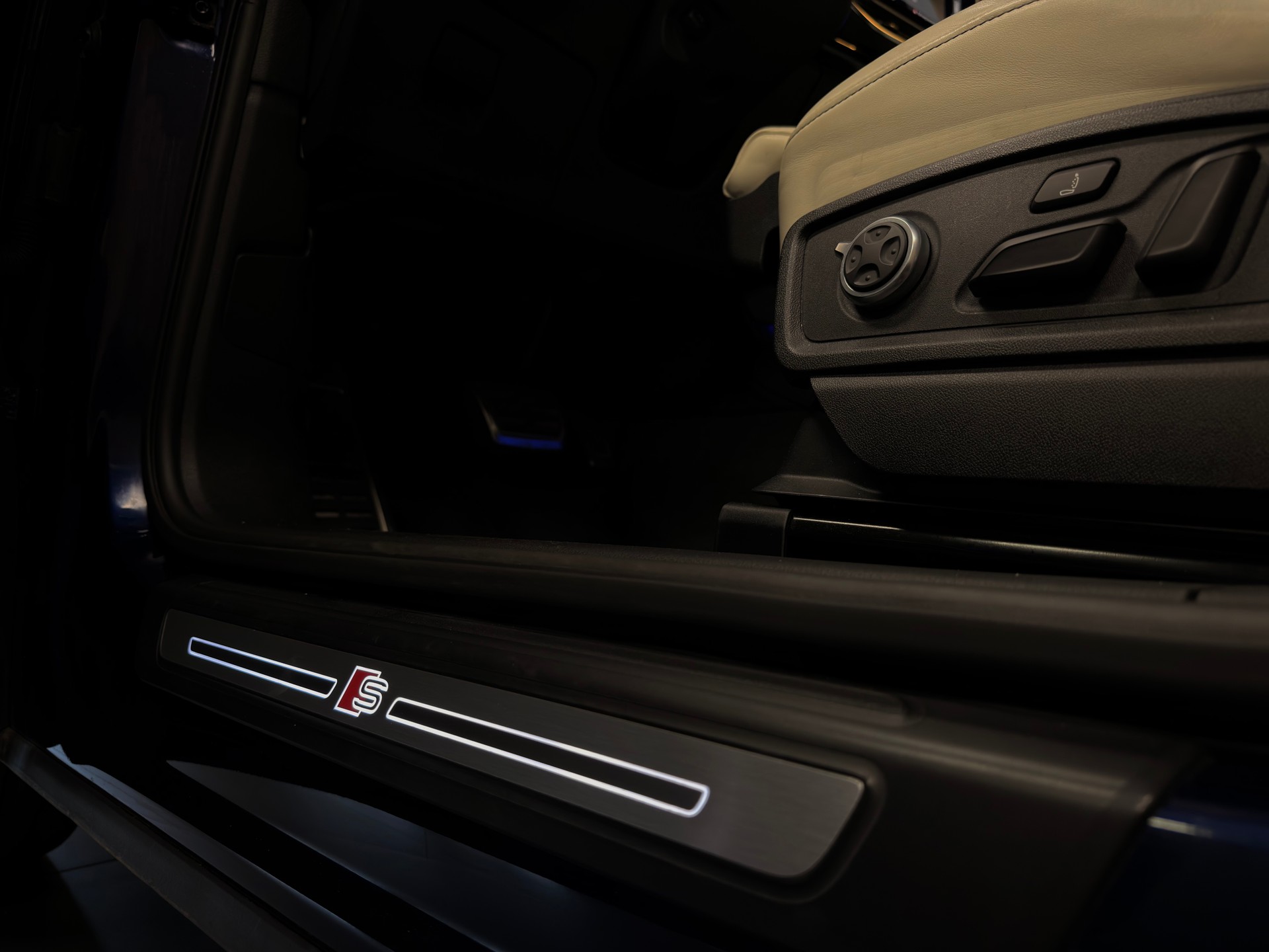 AUDI SQ5 3.0 TFSI quattro S-tronic | Vollausstattung | Frisch ab Service | MFK | CarVertical | Massagesitze-image-31