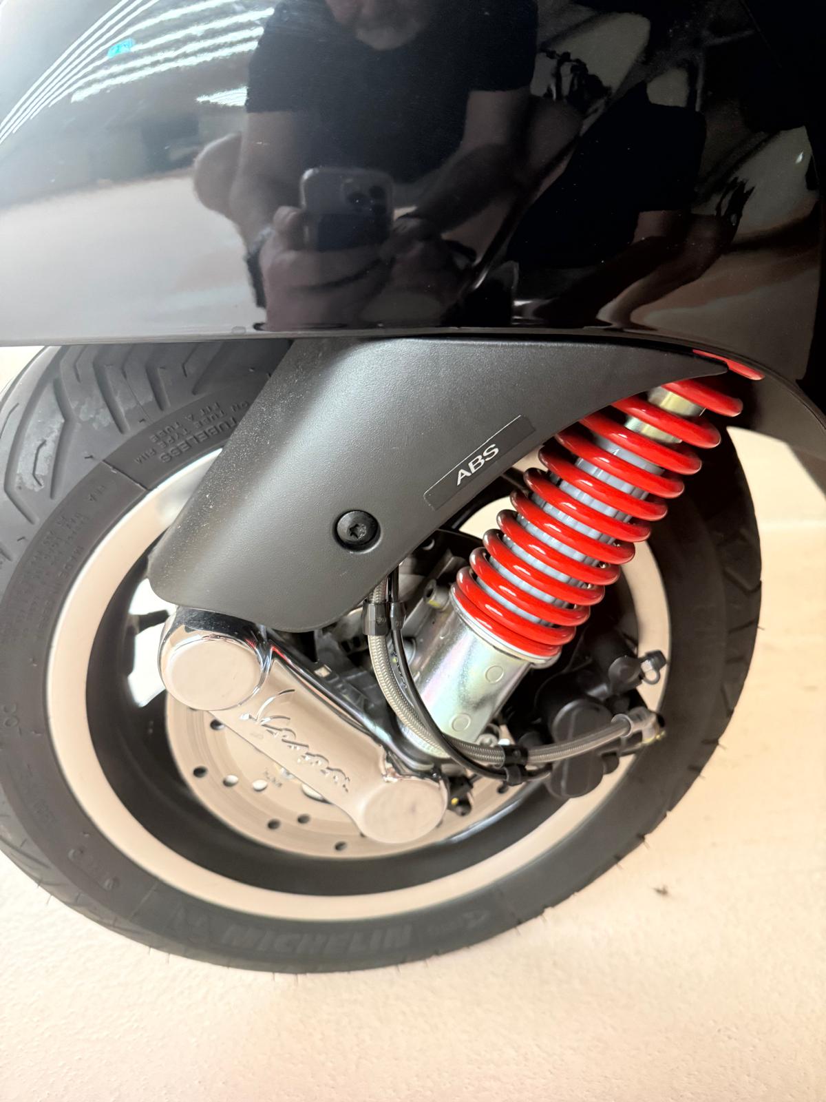 PIAGGIO Vespa GTS 125 Super Sport ABS-image-11