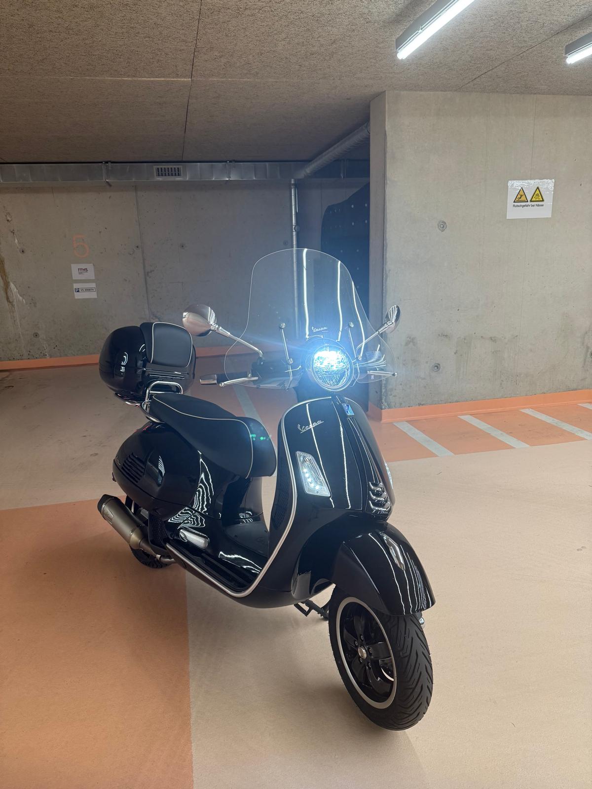 PIAGGIO Vespa GTS 125 Super Sport ABS