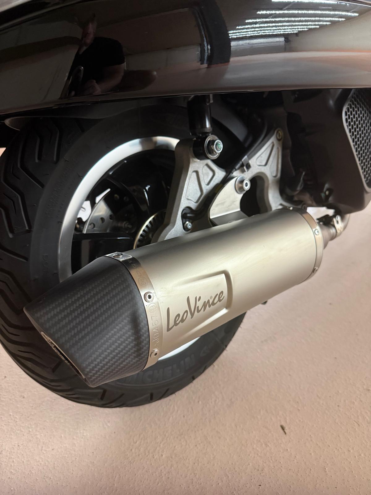 PIAGGIO Vespa GTS 125 Super Sport ABS-image-9