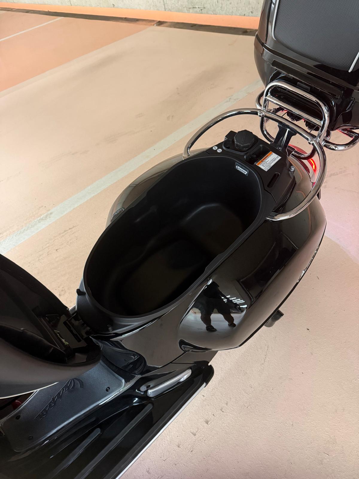 PIAGGIO Vespa GTS 125 Super Sport ABS-image-6