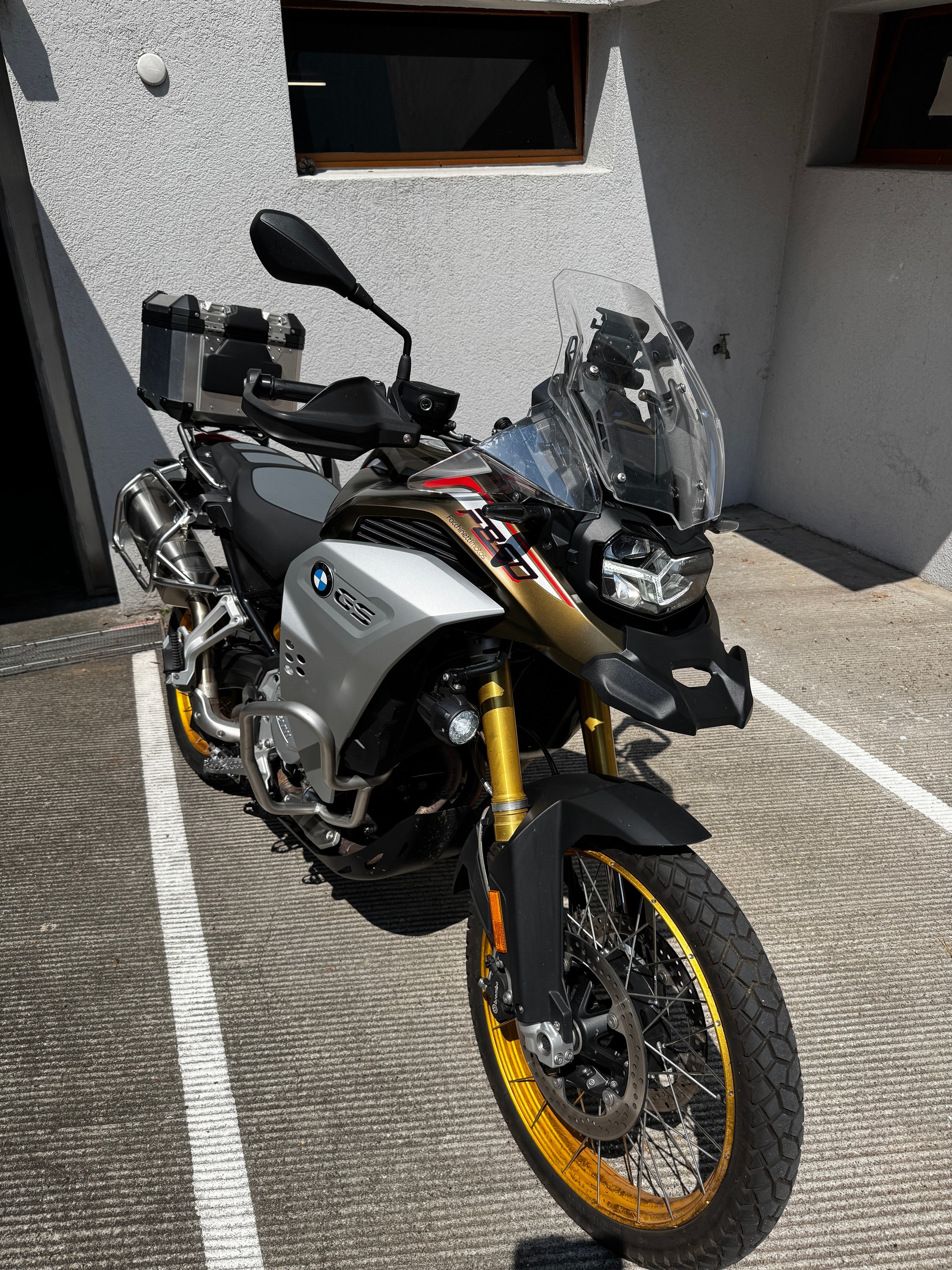 BMW F 850 GS Adventure-image-2