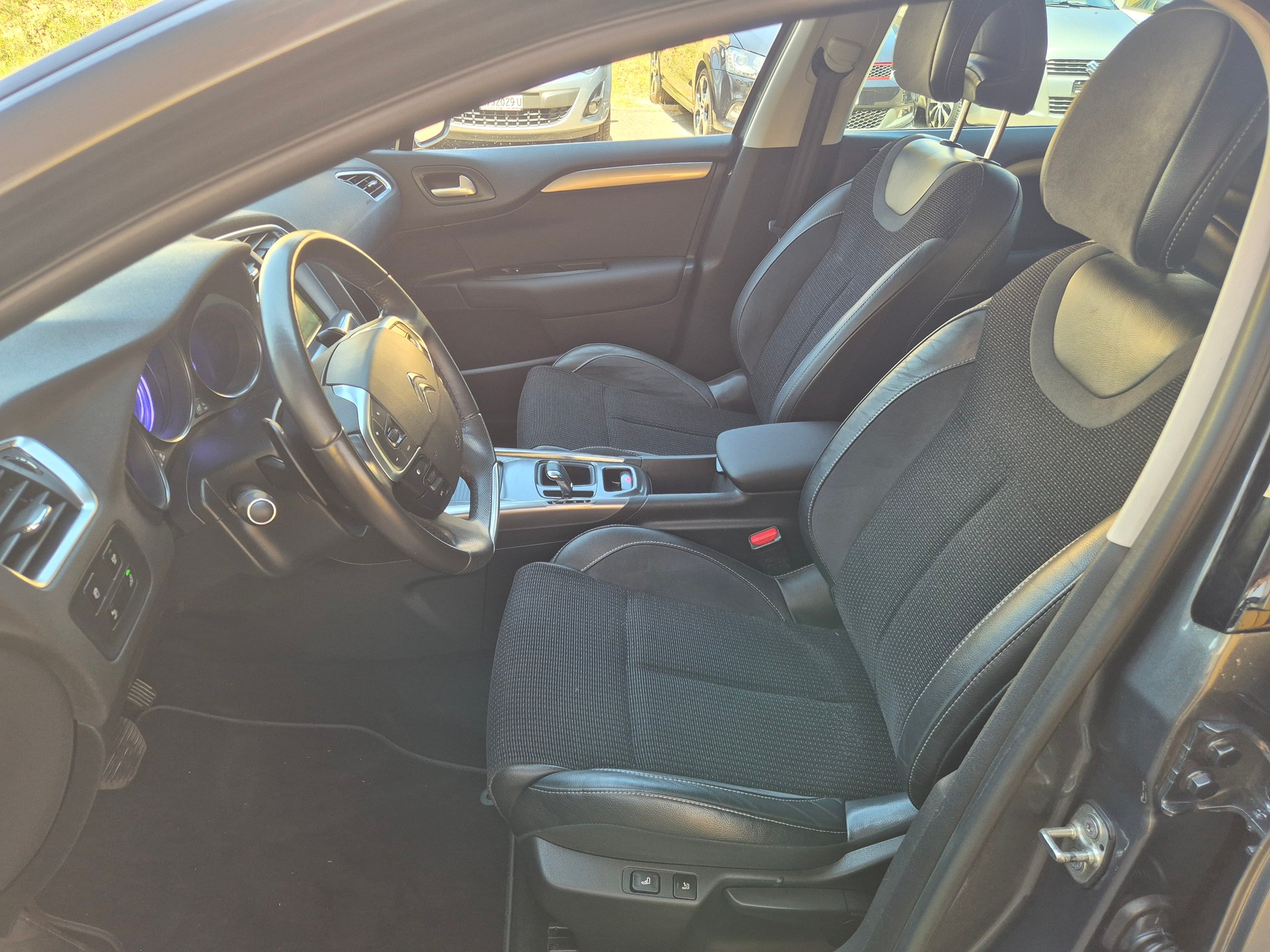 CITROEN C4 Berline 1.6 THP Exclusive EGS6-image-7