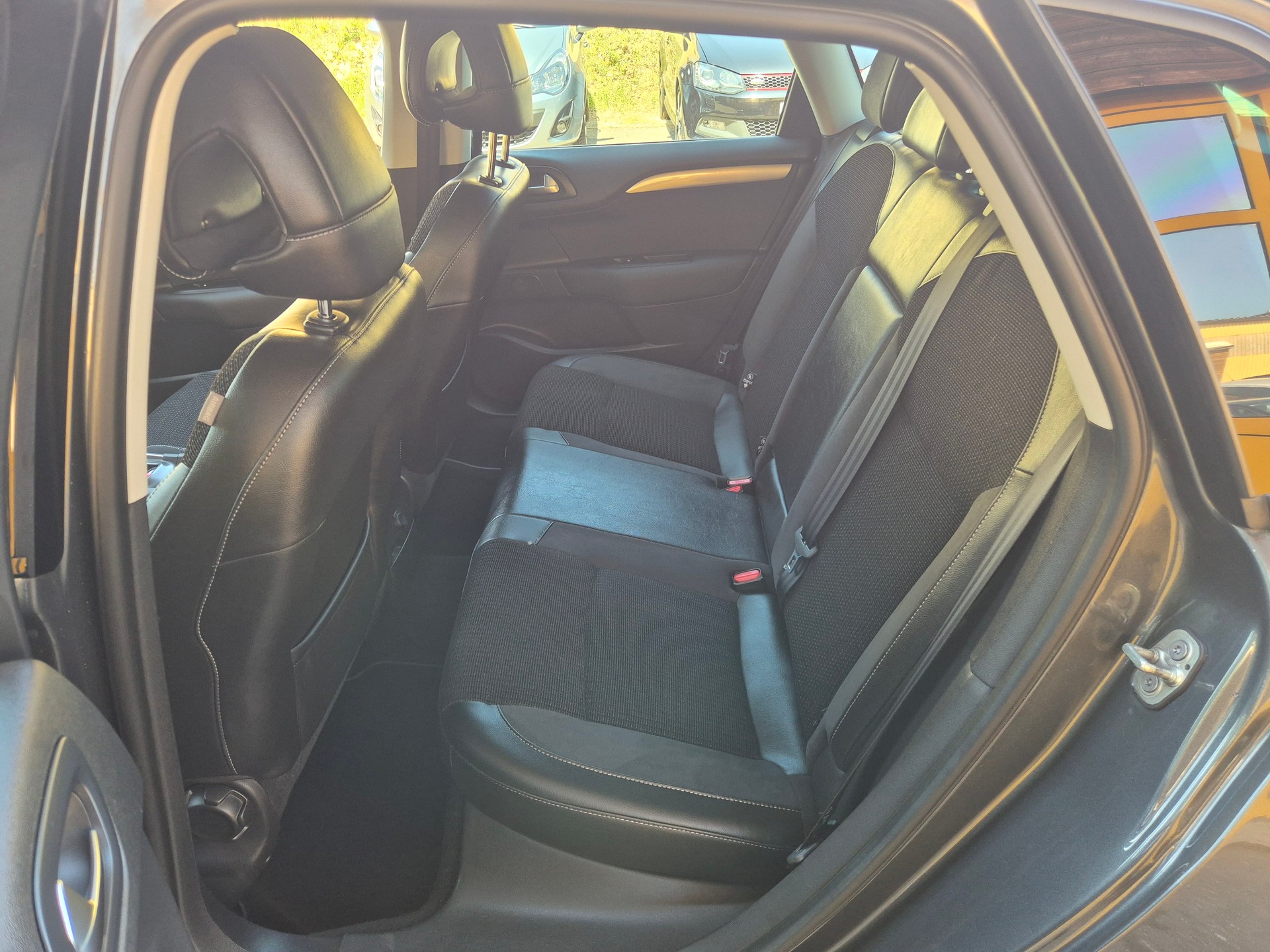 CITROEN C4 Berline 1.6 THP Exclusive EGS6-image-9