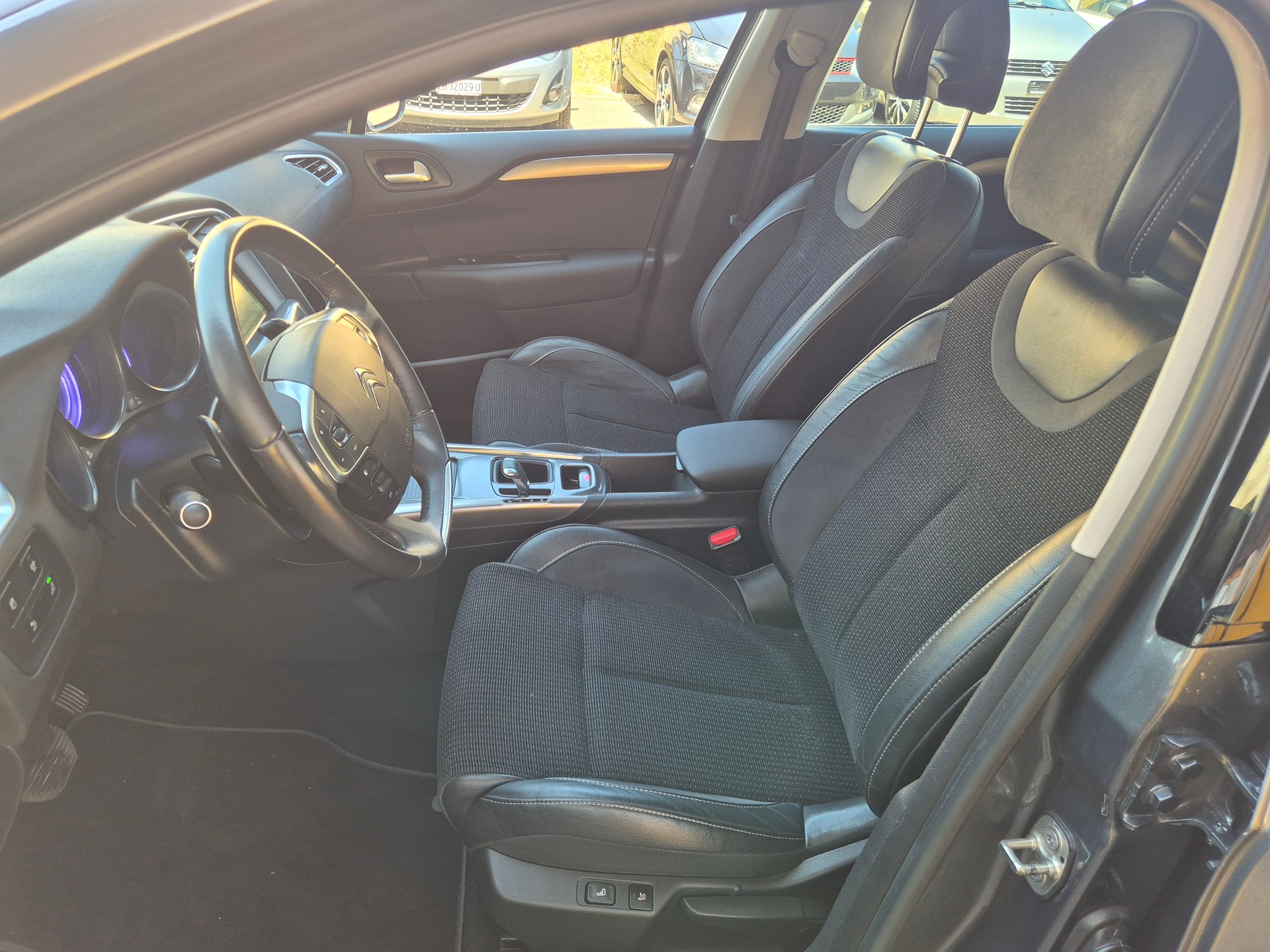 CITROEN C4 Berline 1.6 THP Exclusive EGS6-image-8