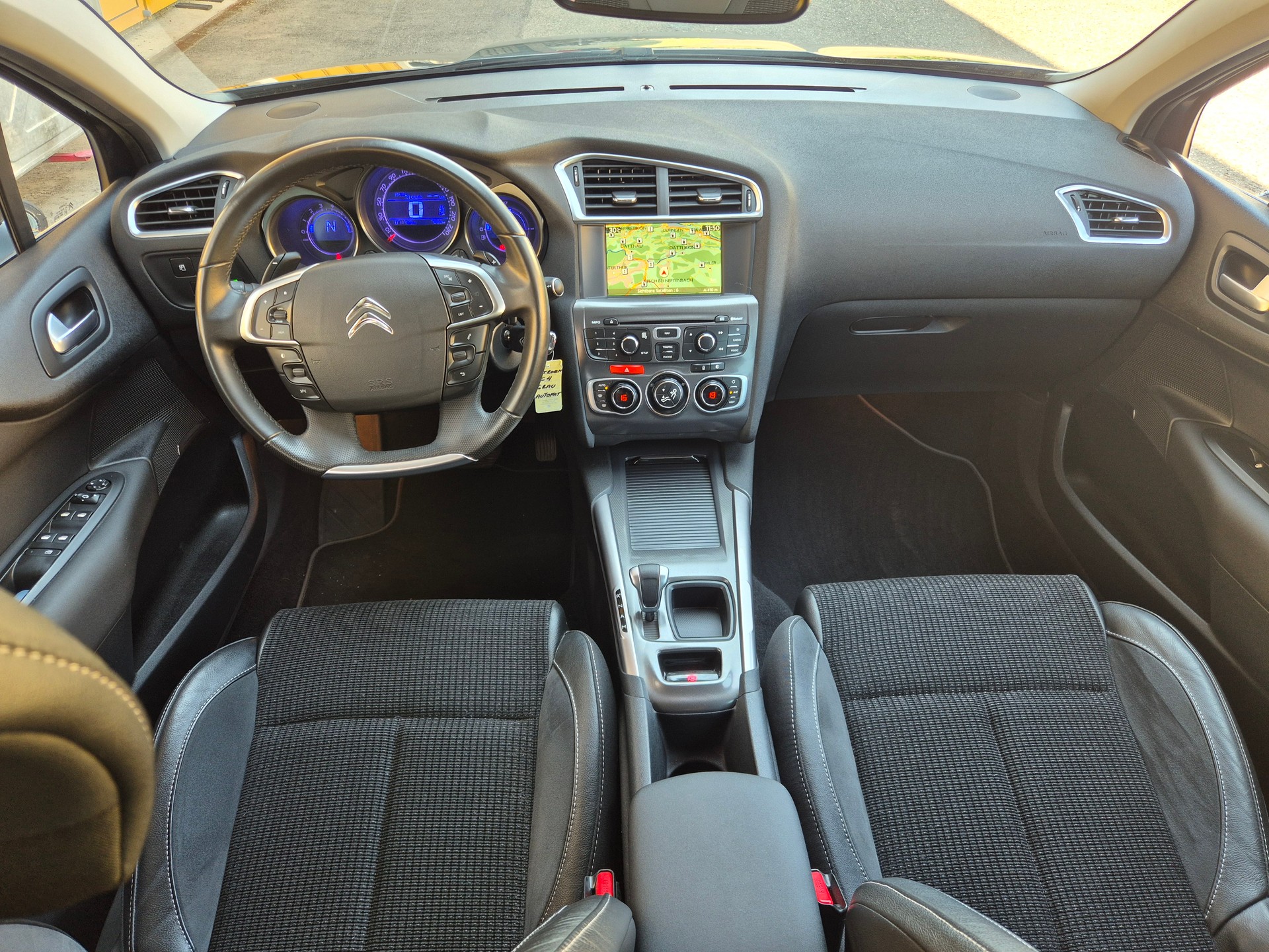 CITROEN C4 Berline 1.6 THP Exclusive EGS6-image-12