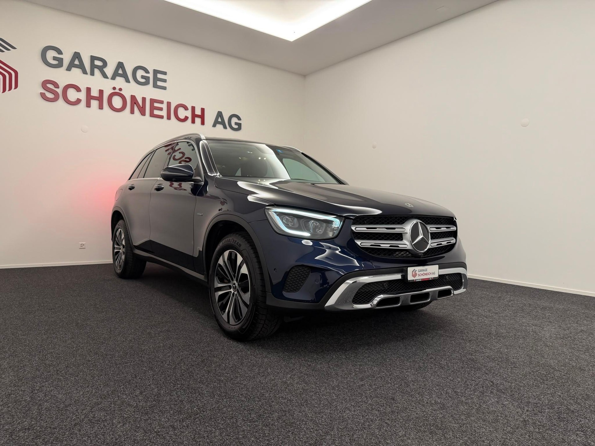 MERCEDES-BENZ GLC 300 e 4m-showroom-element-2