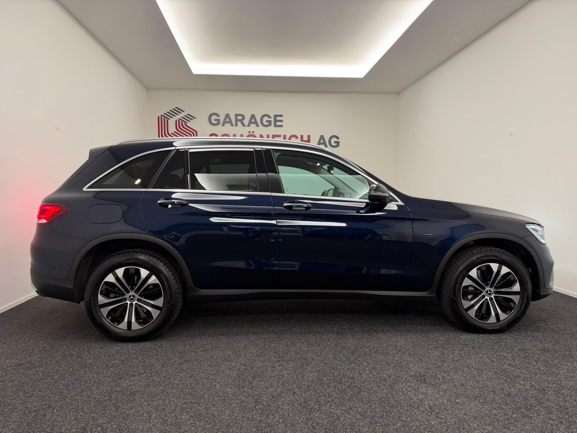 MERCEDES-BENZ GLC 300 e 4m-showroom-element-3