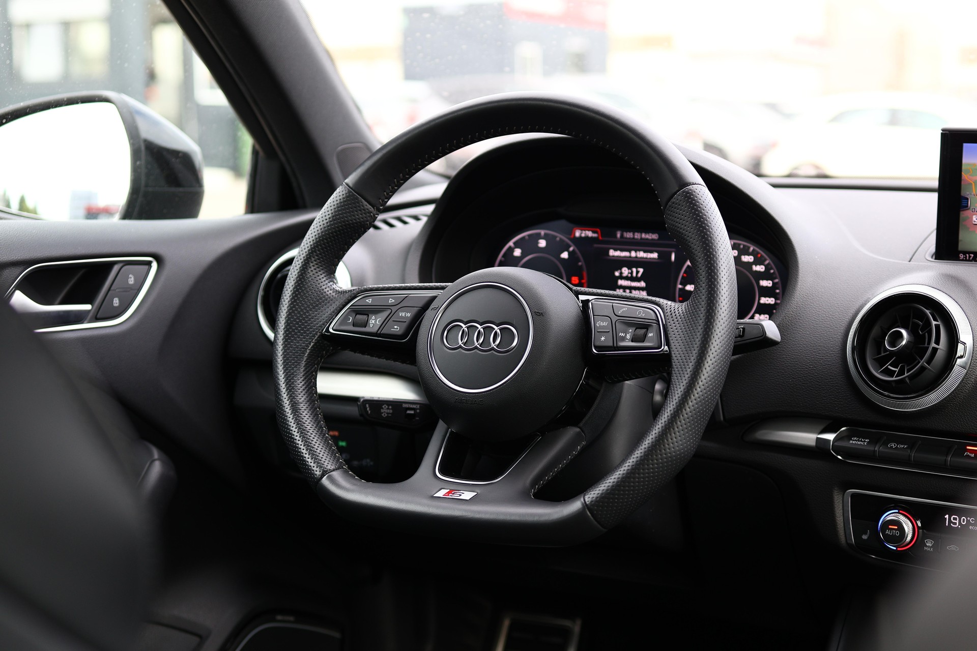 AUDI A3 Sportback 2.0 TDI 184 Sport quattro S-Tronic * S-Line * B&O Soundsystem * MMI Navi Plus *-image-18
