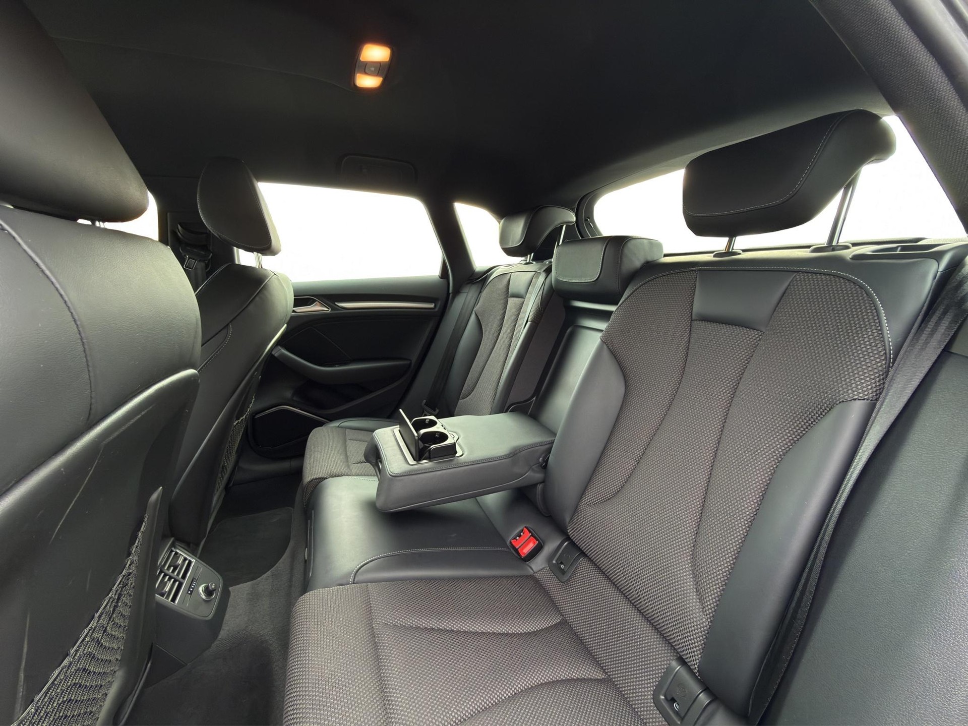 AUDI A3 Sportback 2.0 TDI 184 Sport quattro S-Tronic * S-Line * B&O Soundsystem * MMI Navi Plus *-image-27