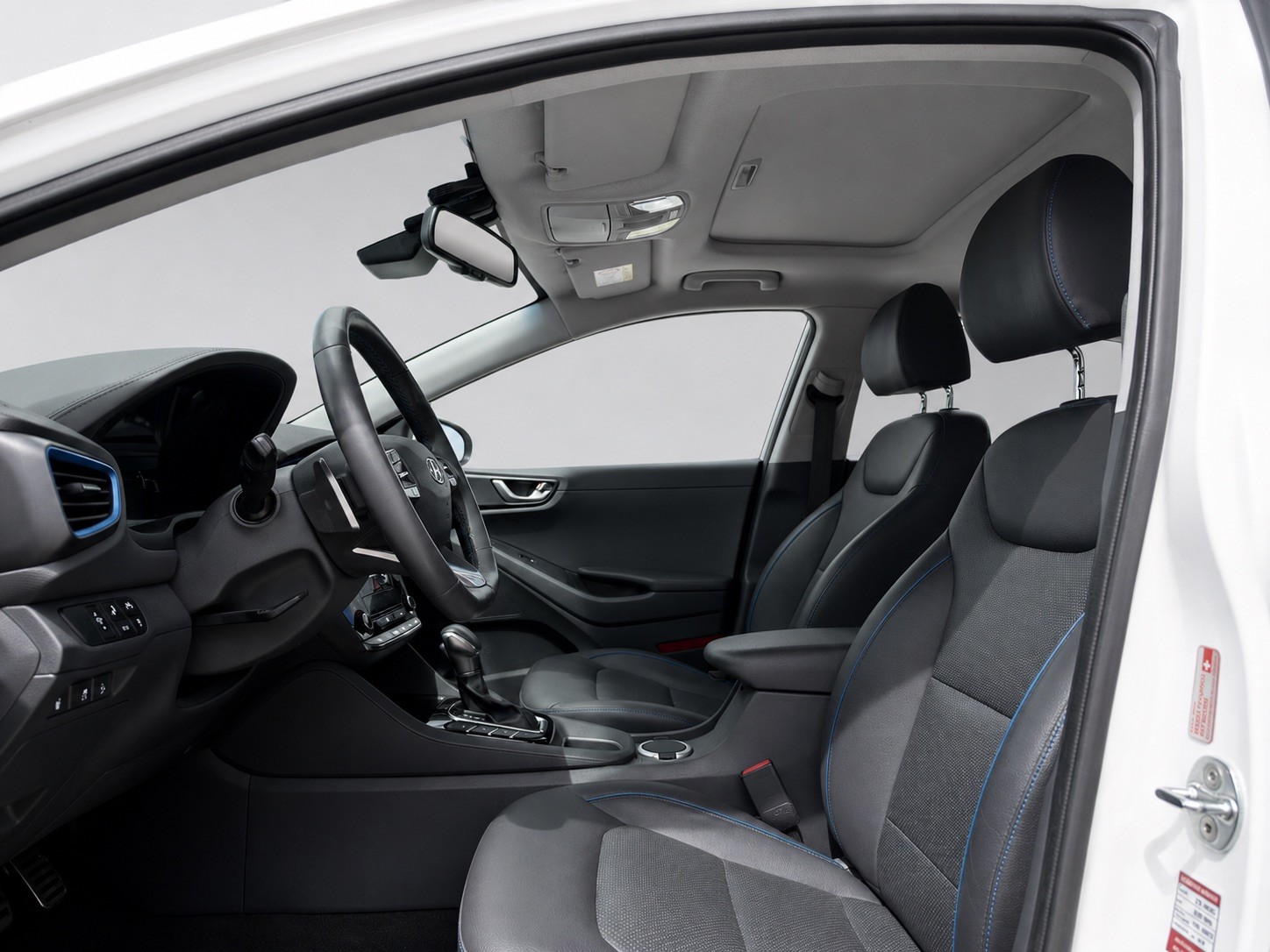 HYUNDAI Ioniq 1.6 GDi Plug in Hybrid Launch Plus DCT-image-8