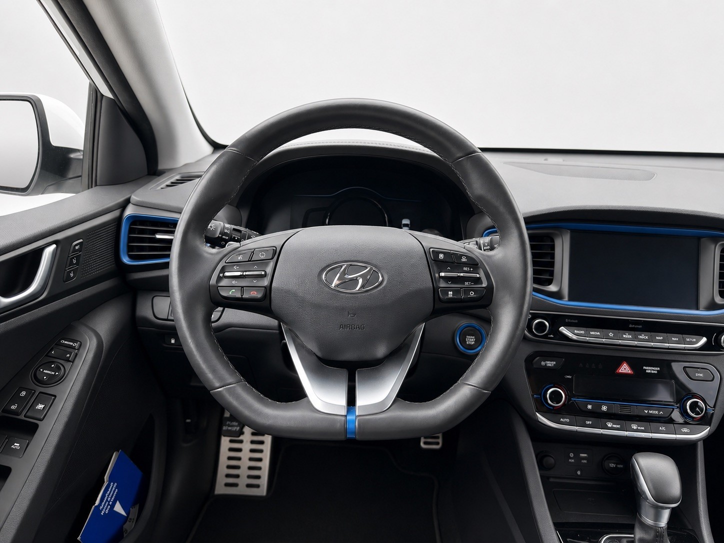 HYUNDAI Ioniq 1.6 GDi Plug in Hybrid Launch Plus DCT-image-11