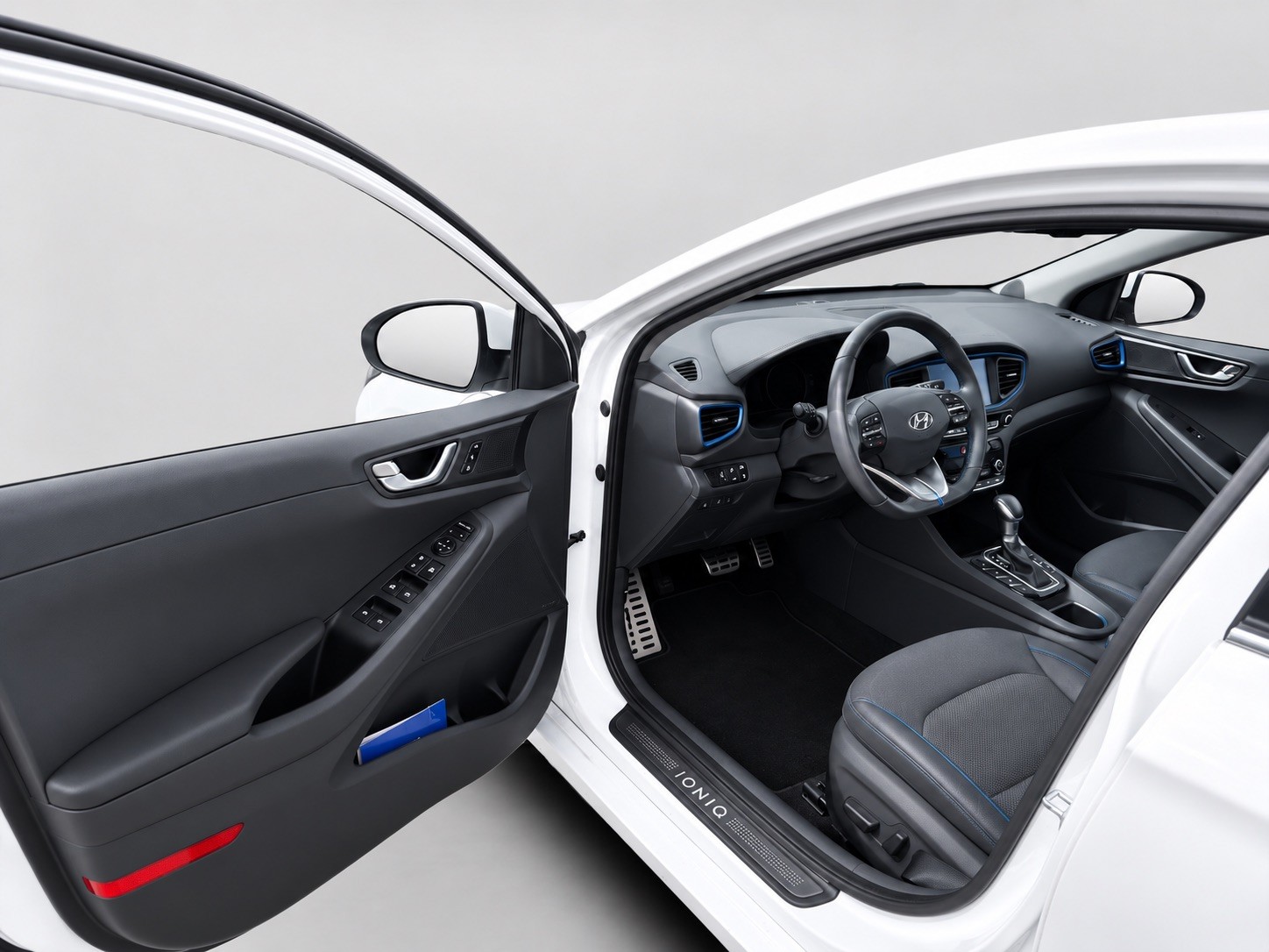 HYUNDAI Ioniq 1.6 GDi Plug in Hybrid Launch Plus DCT-image-13