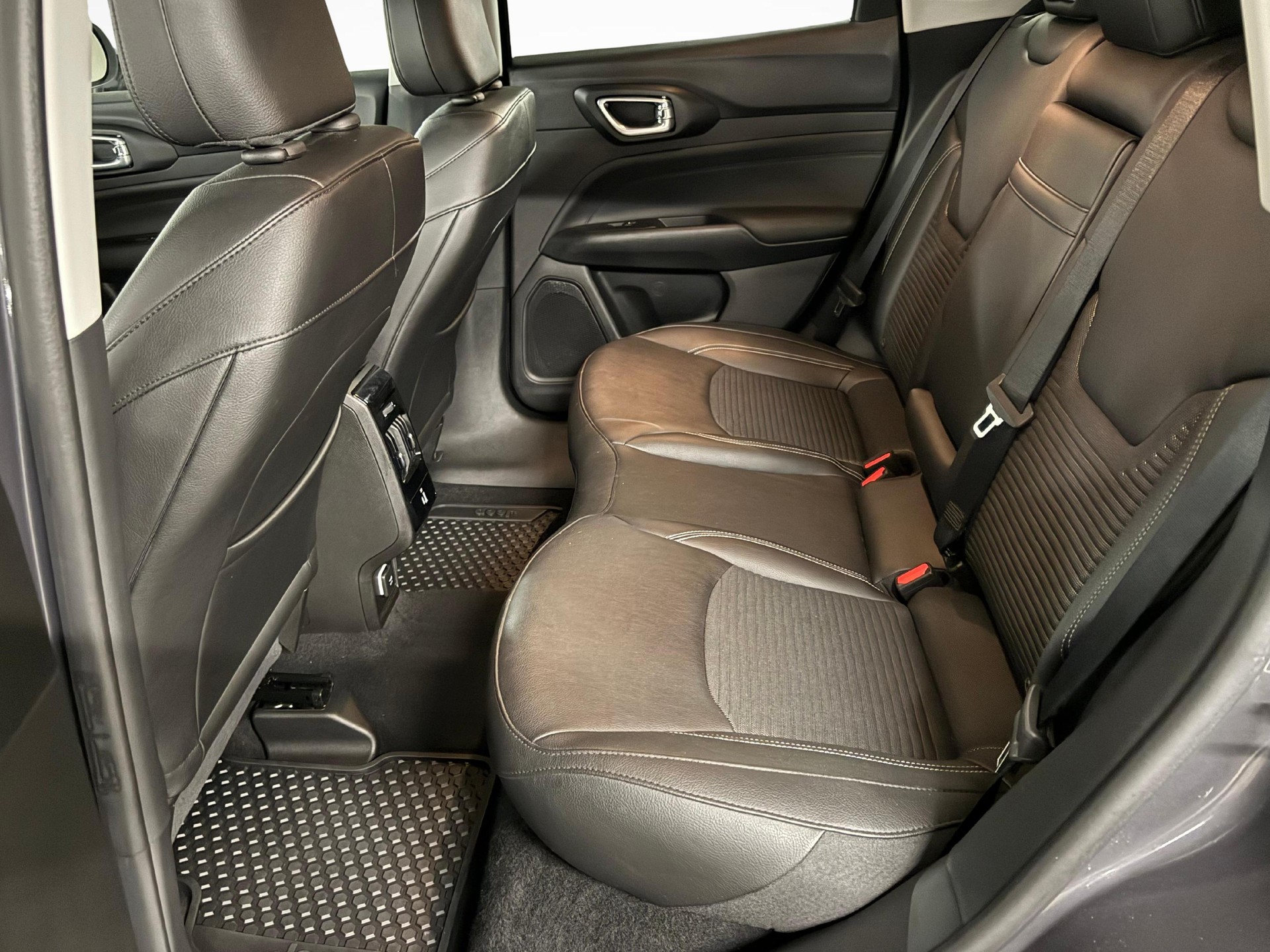 JEEP Compass 1.3 Swiss Limited 4xe-image-11