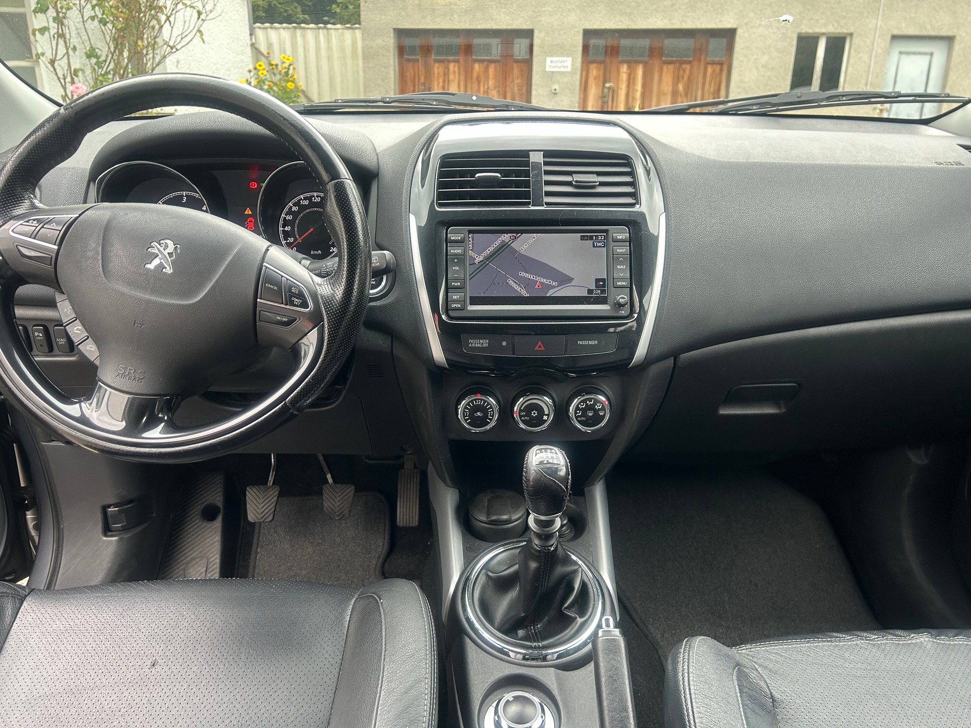 PEUGEOT 4008 1.8 HDi Allure 4WD mit frische ab MFK +service-image-10