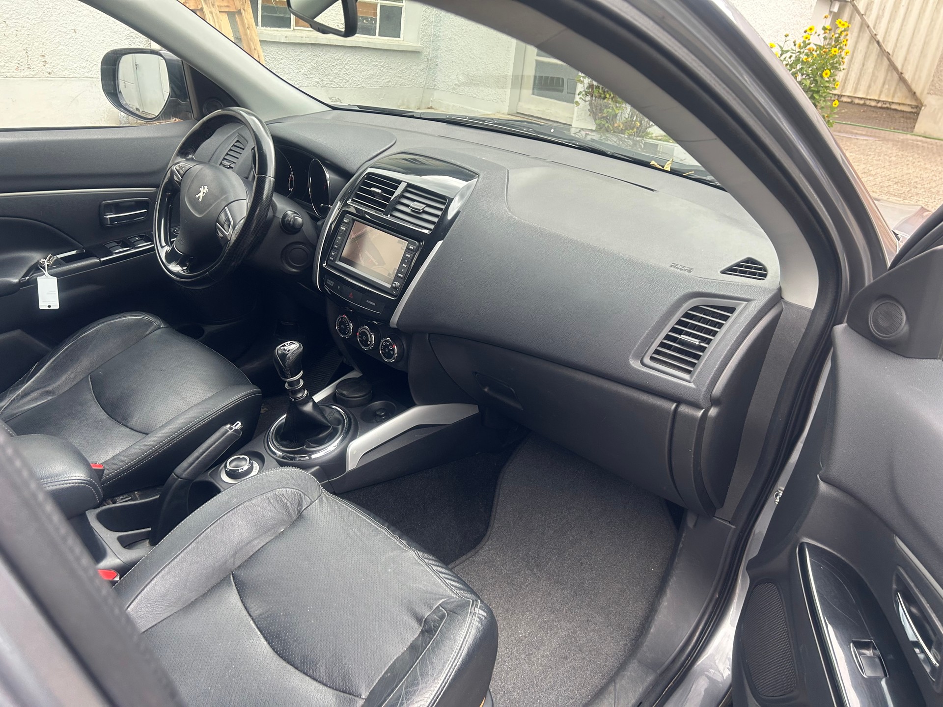 PEUGEOT 4008 1.8 HDi Allure 4WD mit frische ab MFK +service-image-12
