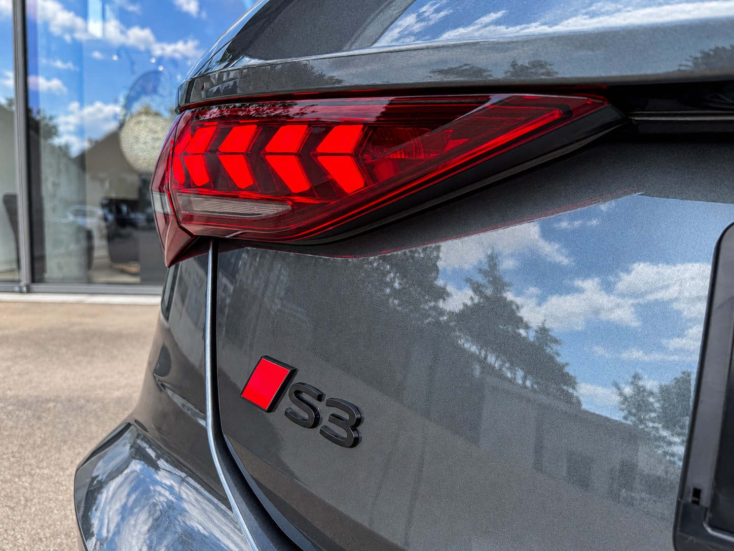AUDI S3 Sportback TFSI quattro S-tronic-image-9