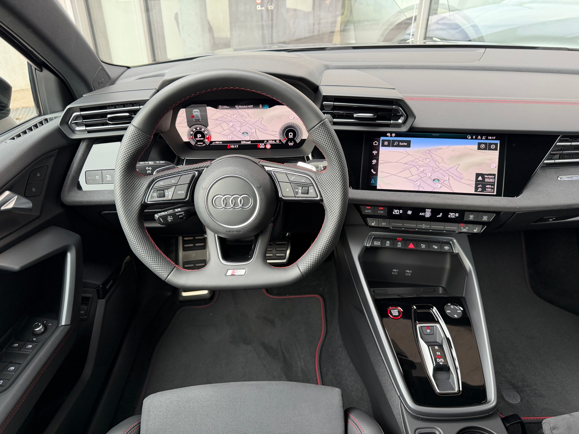 AUDI S3 Sportback TFSI quattro S-tronic-image-24