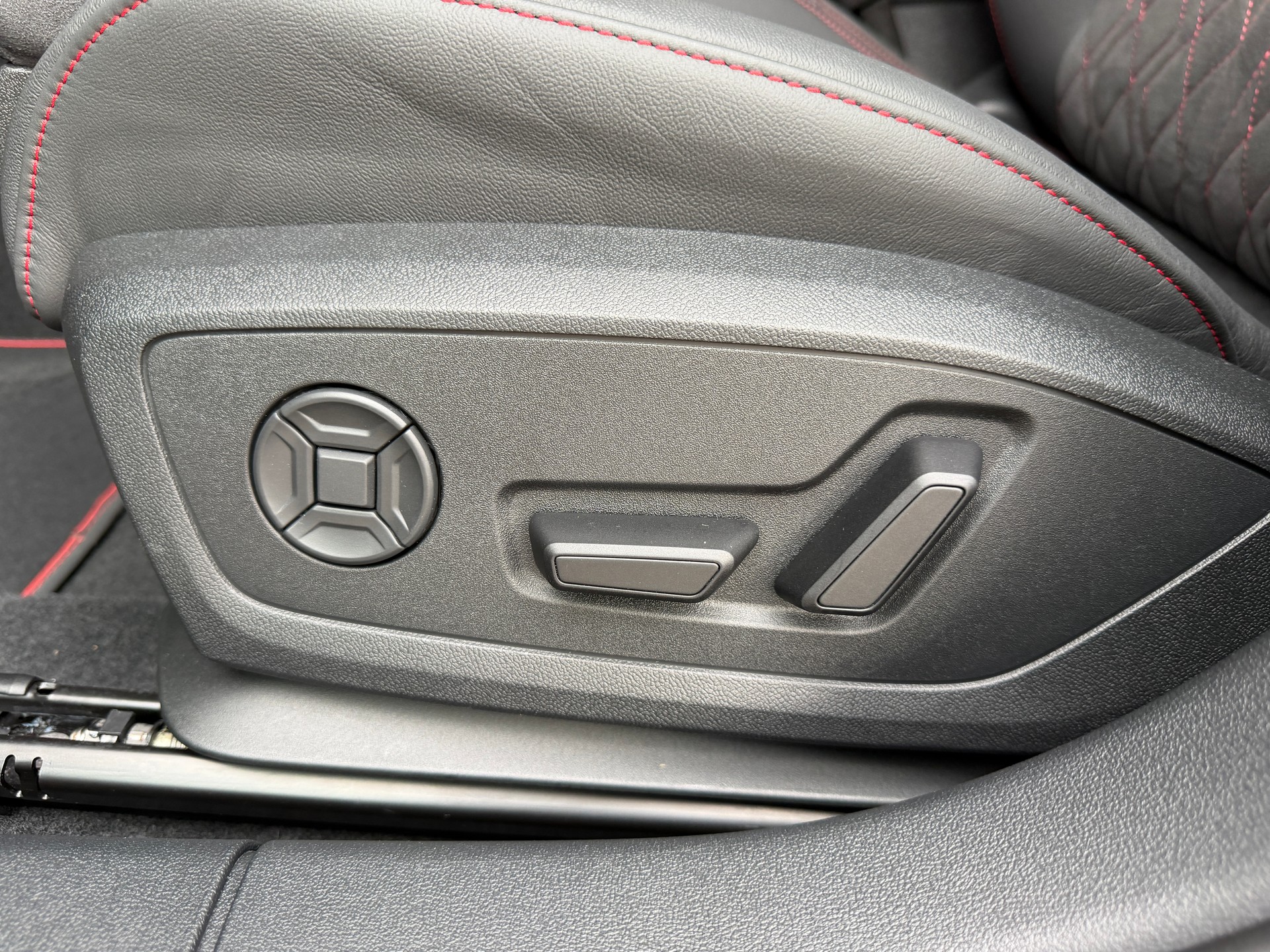 AUDI S3 Sportback TFSI quattro S-tronic-image-20