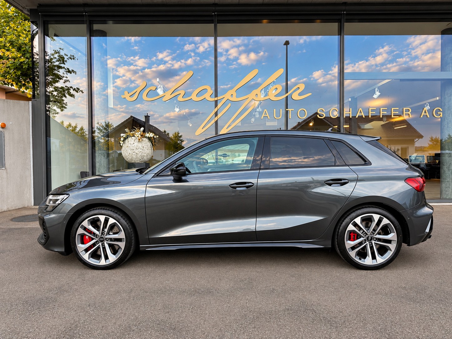 AUDI S3 Sportback TFSI quattro S-tronic-showroom-element-2