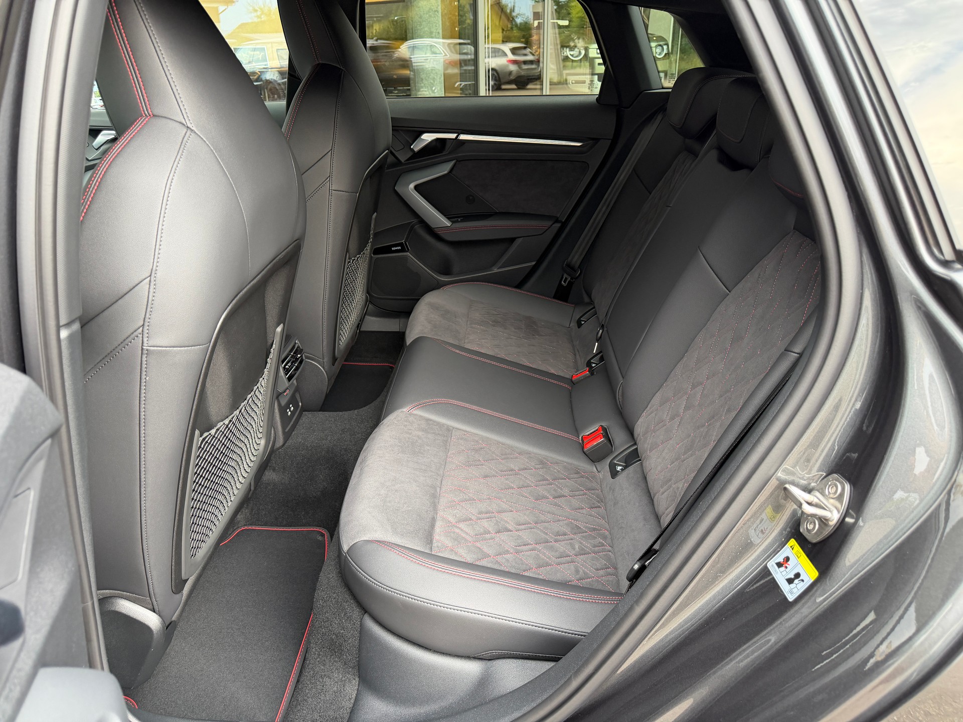AUDI S3 Sportback TFSI quattro S-tronic-image-17