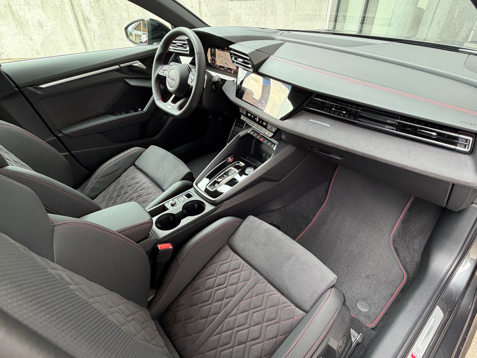AUDI S3 Sportback TFSI quattro S-tronic-image-24