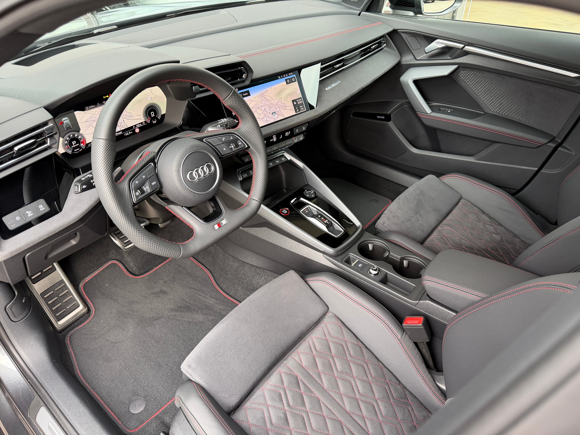 AUDI S3 Sportback TFSI quattro S-tronic-image-12