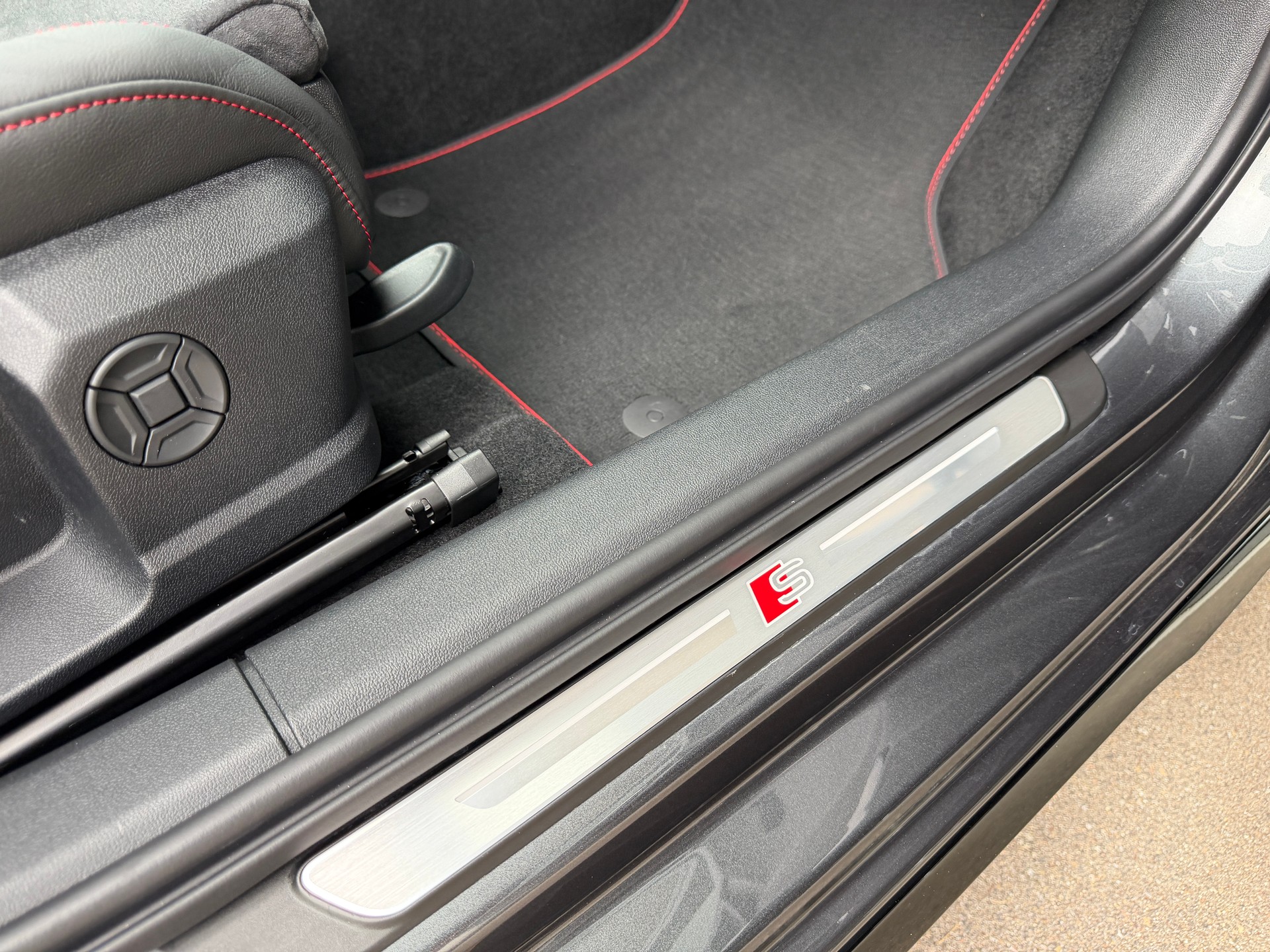 AUDI S3 Sportback TFSI quattro S-tronic-image-25