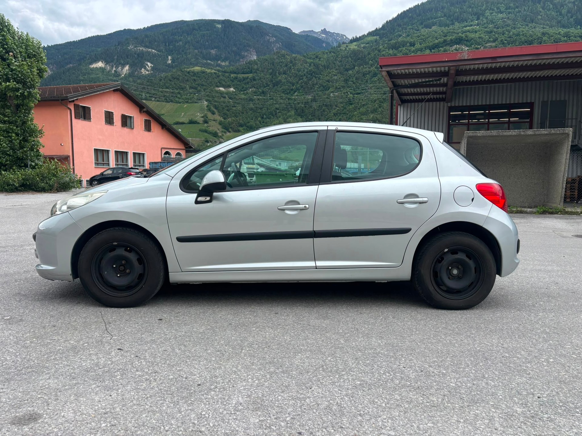 PEUGEOT 207 1.4 16V Trendy-image-2