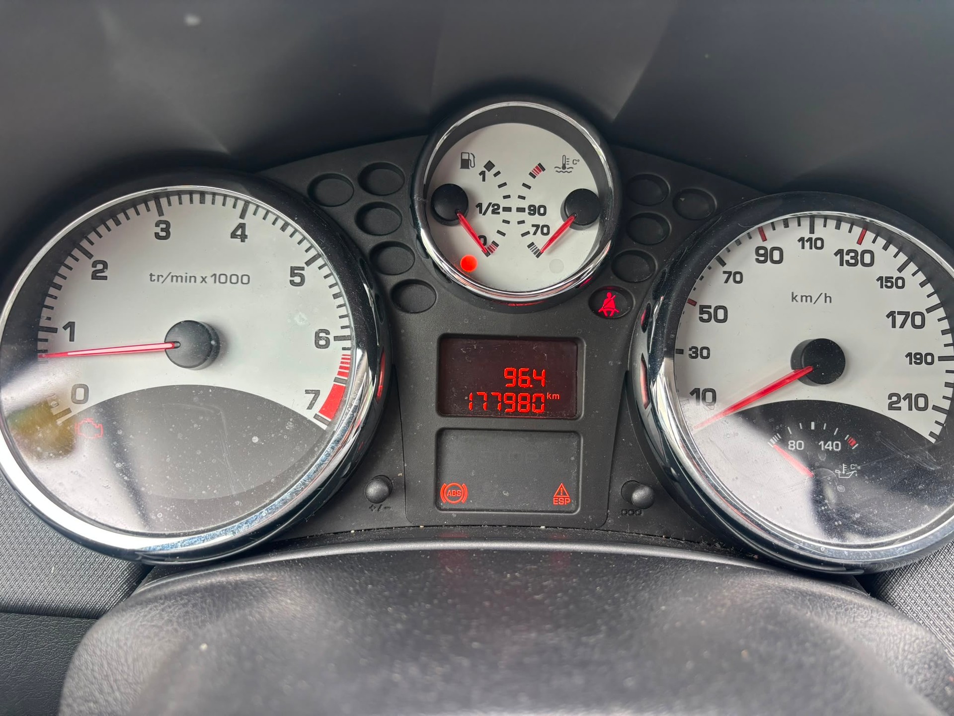 PEUGEOT 207 1.4 16V Trendy-image-7