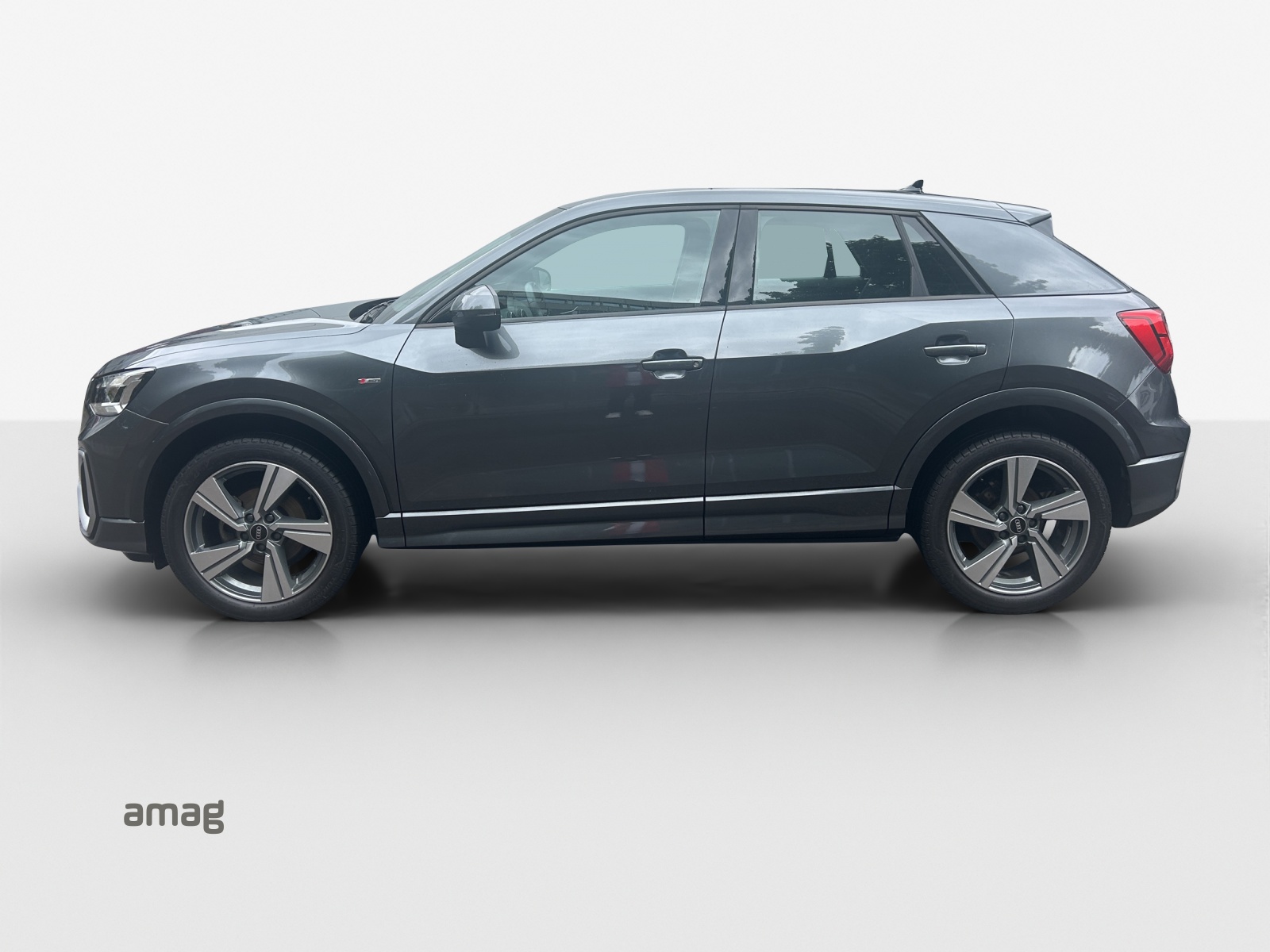 AUDI Q2 35 TFSI-showroom-element-1