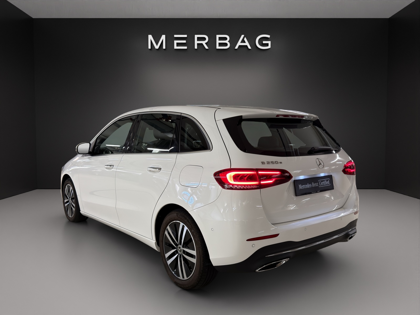 MERCEDES-BENZ B 250 e Progressive 8G-DCT-image-4