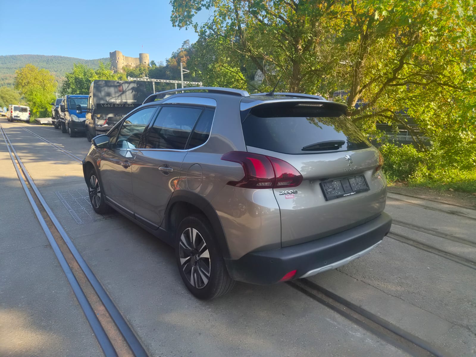 PEUGEOT 2008 1.2 PureTech Allure EAT6-showroom-element-3