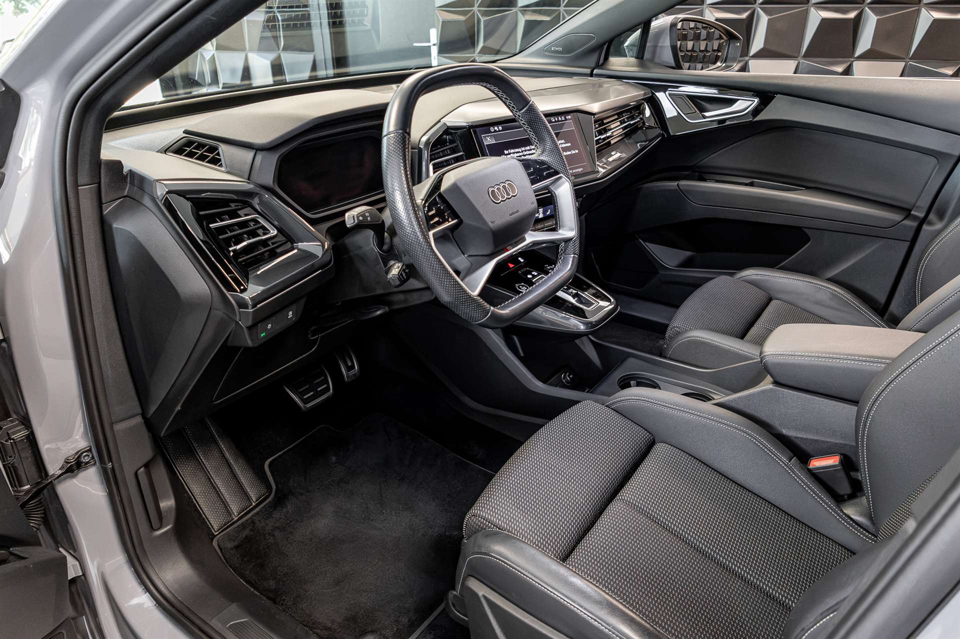 AUDI Q4 e-tron 40-image-13