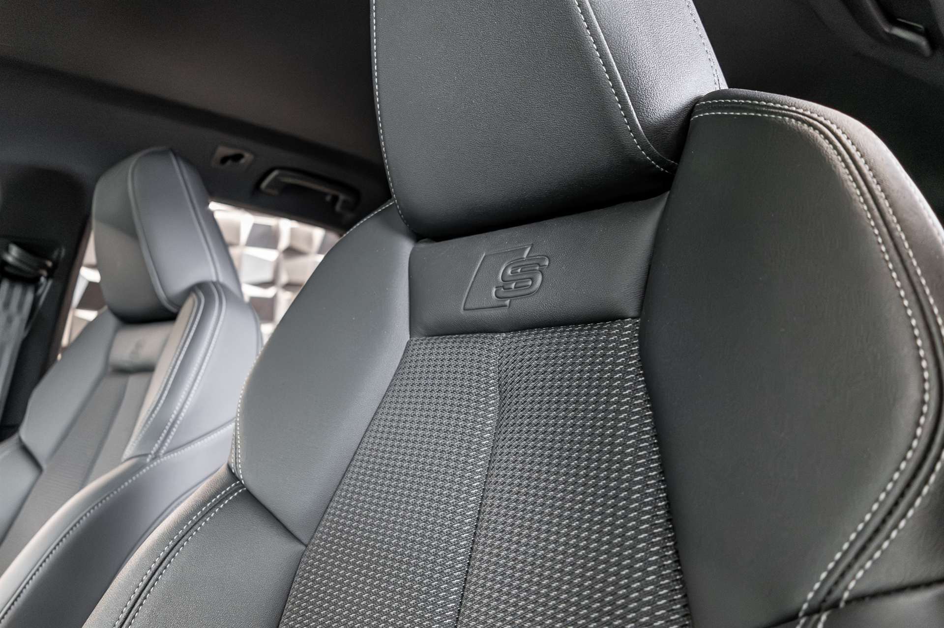 AUDI Q4 e-tron 40-image-15