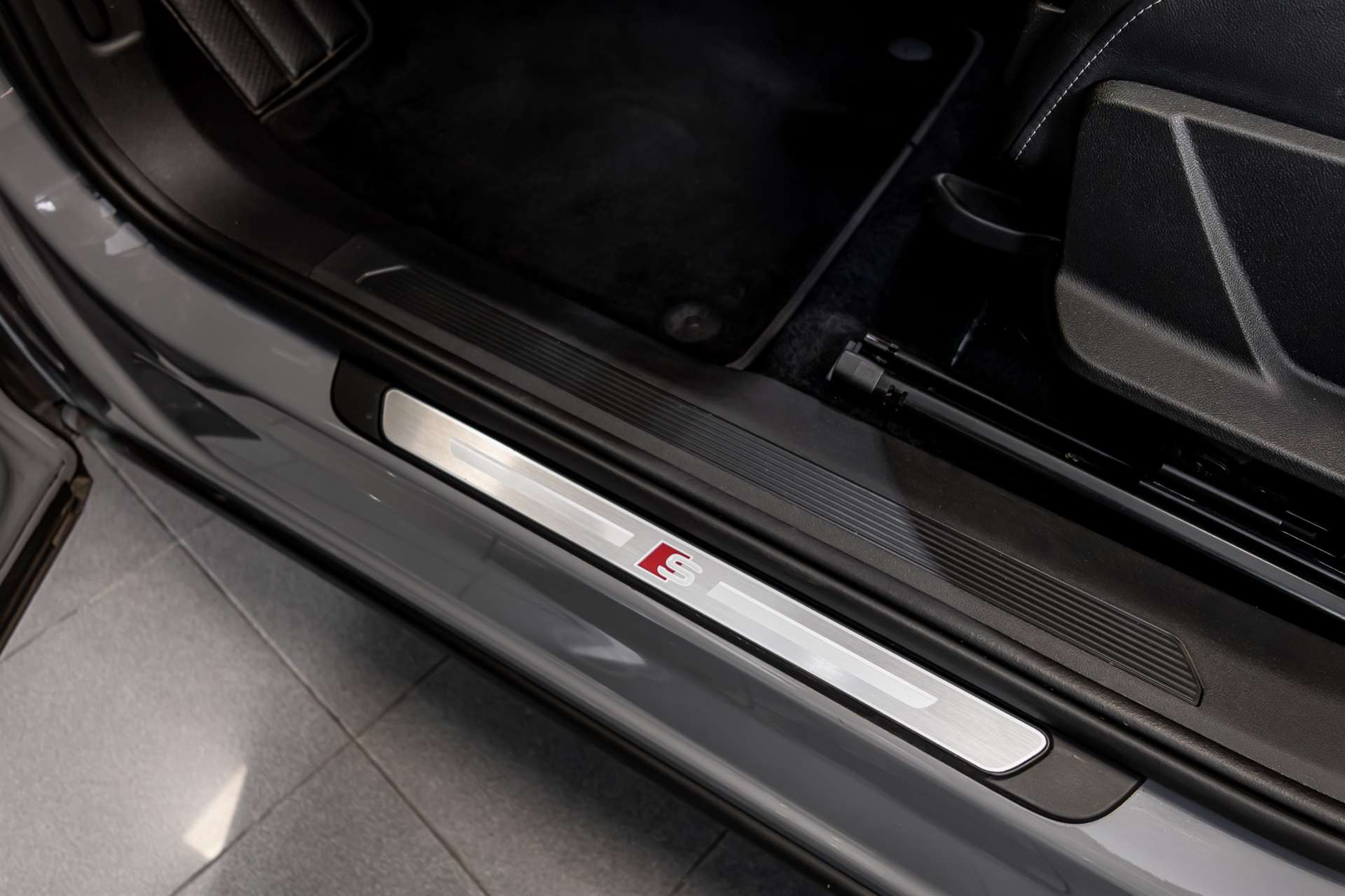 AUDI Q4 e-tron 40-image-12