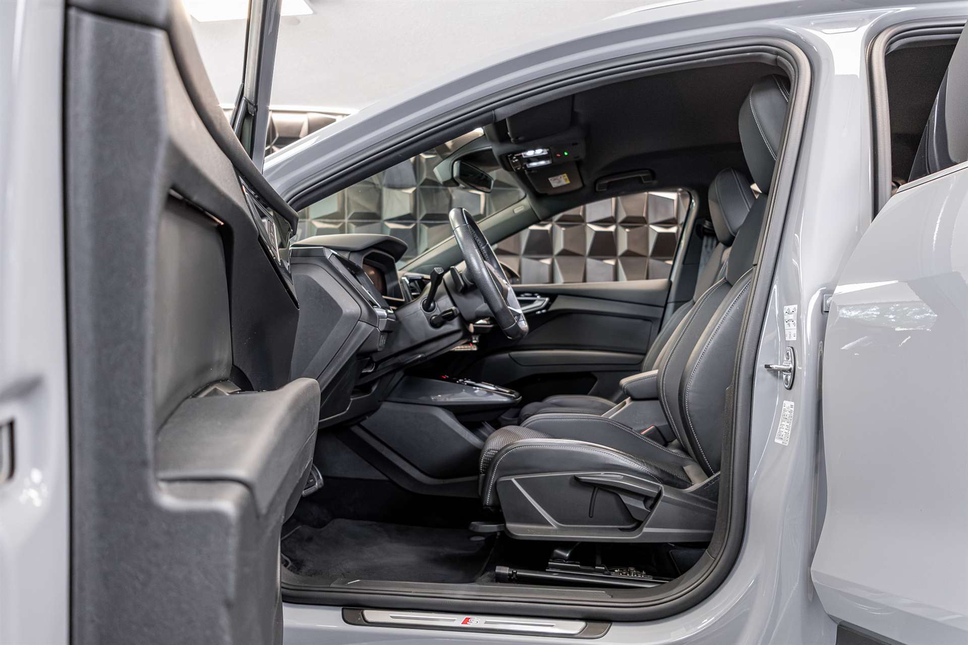 AUDI Q4 e-tron 40-image-11