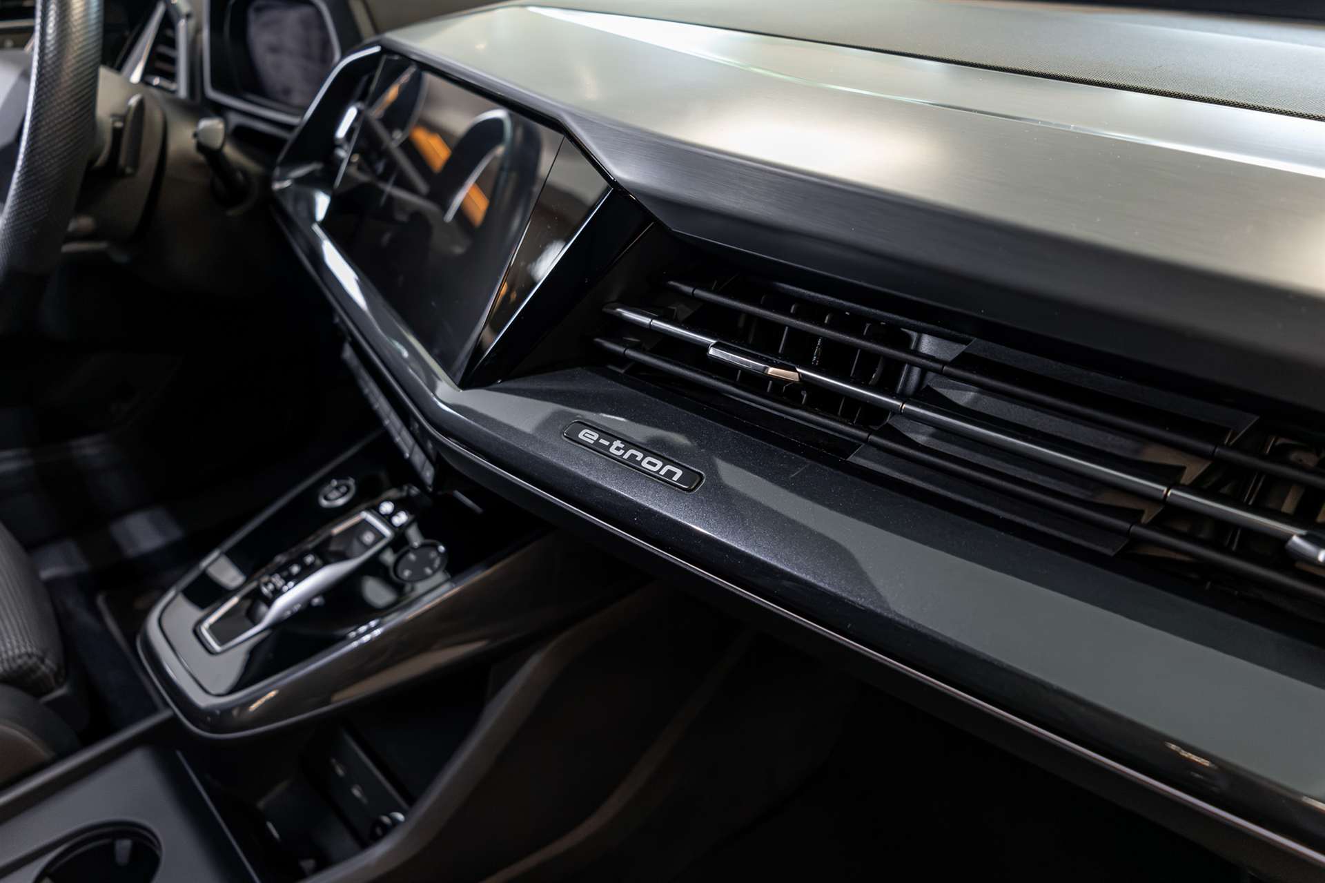 AUDI Q4 e-tron 40-image-23