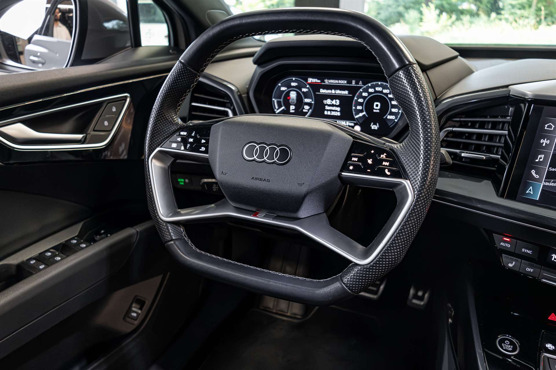 AUDI Q4 e-tron 40-image-8