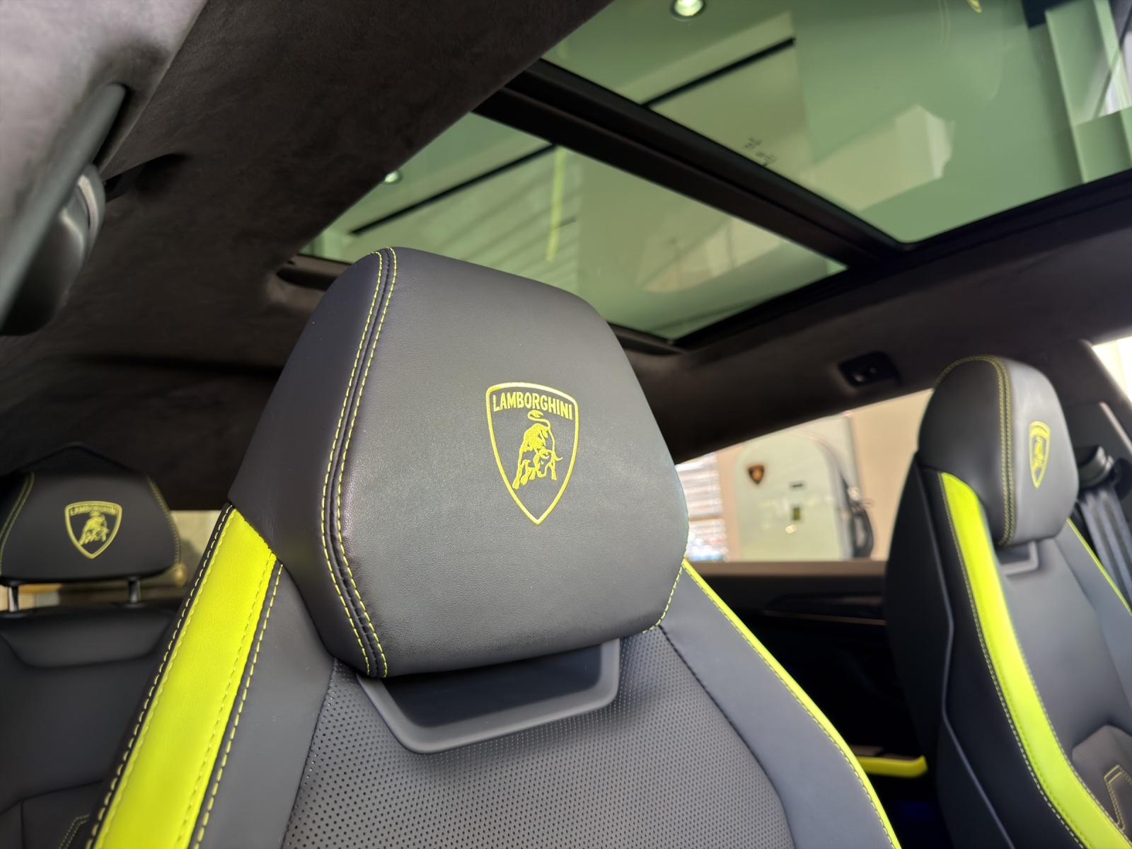 LAMBORGHINI Urus 4.0 SE-image-11