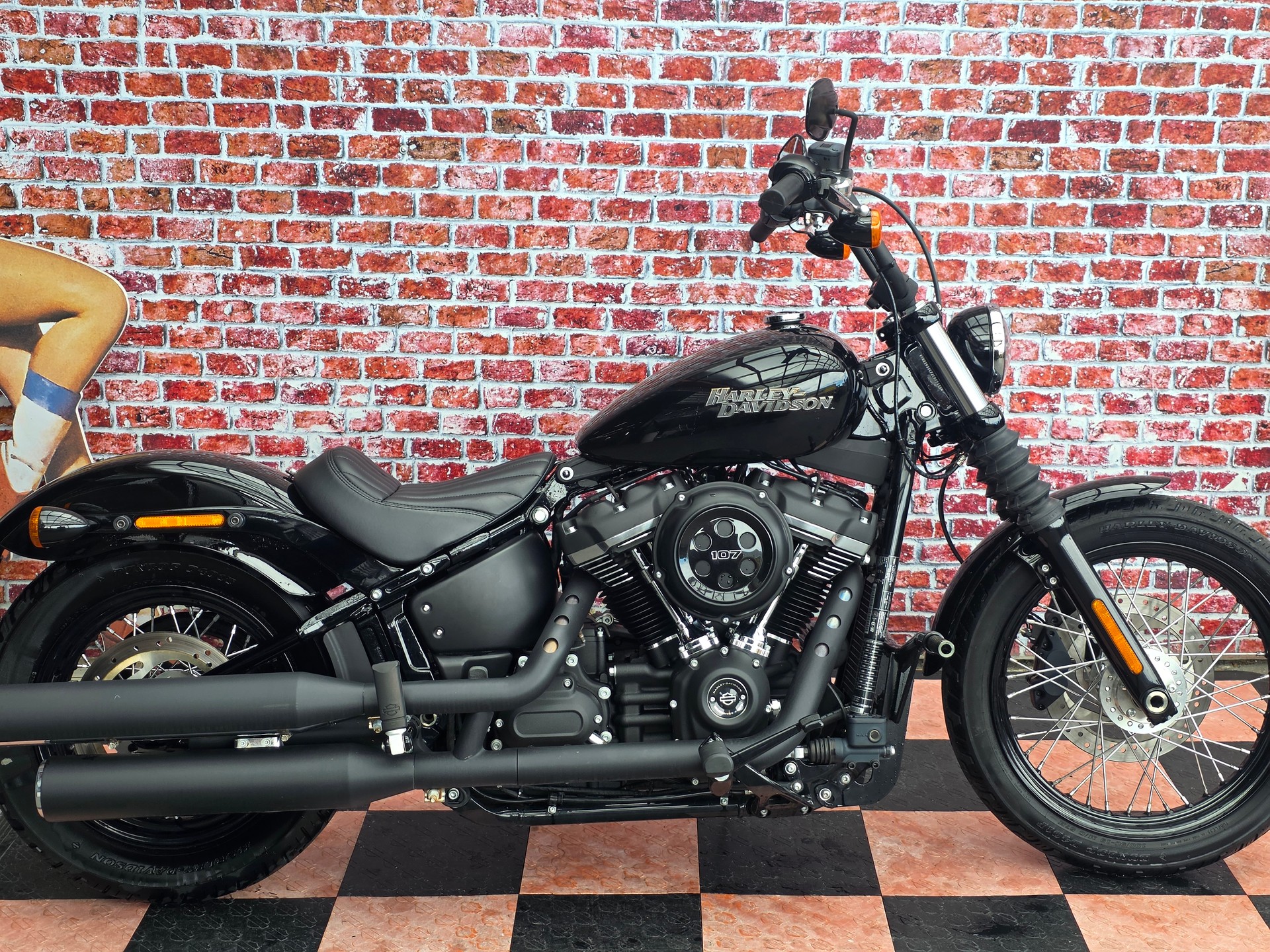 HARLEY-DAVIDSON FXBB Street Bob 107 ABS-image-2