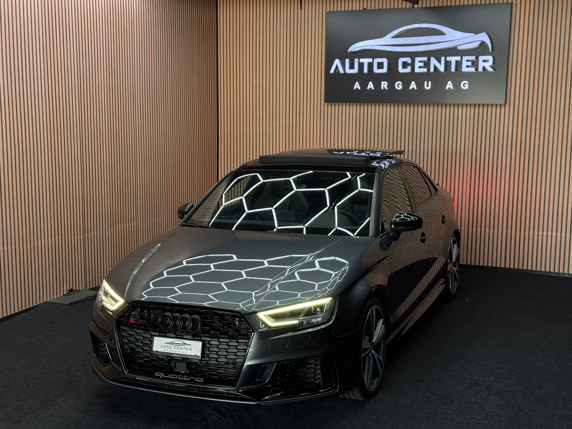 AUDI RS3 Limousine 2.5 T FSI quattro S-Tronic *ab CHF 299.-/ Monat*-showroom-element-2
